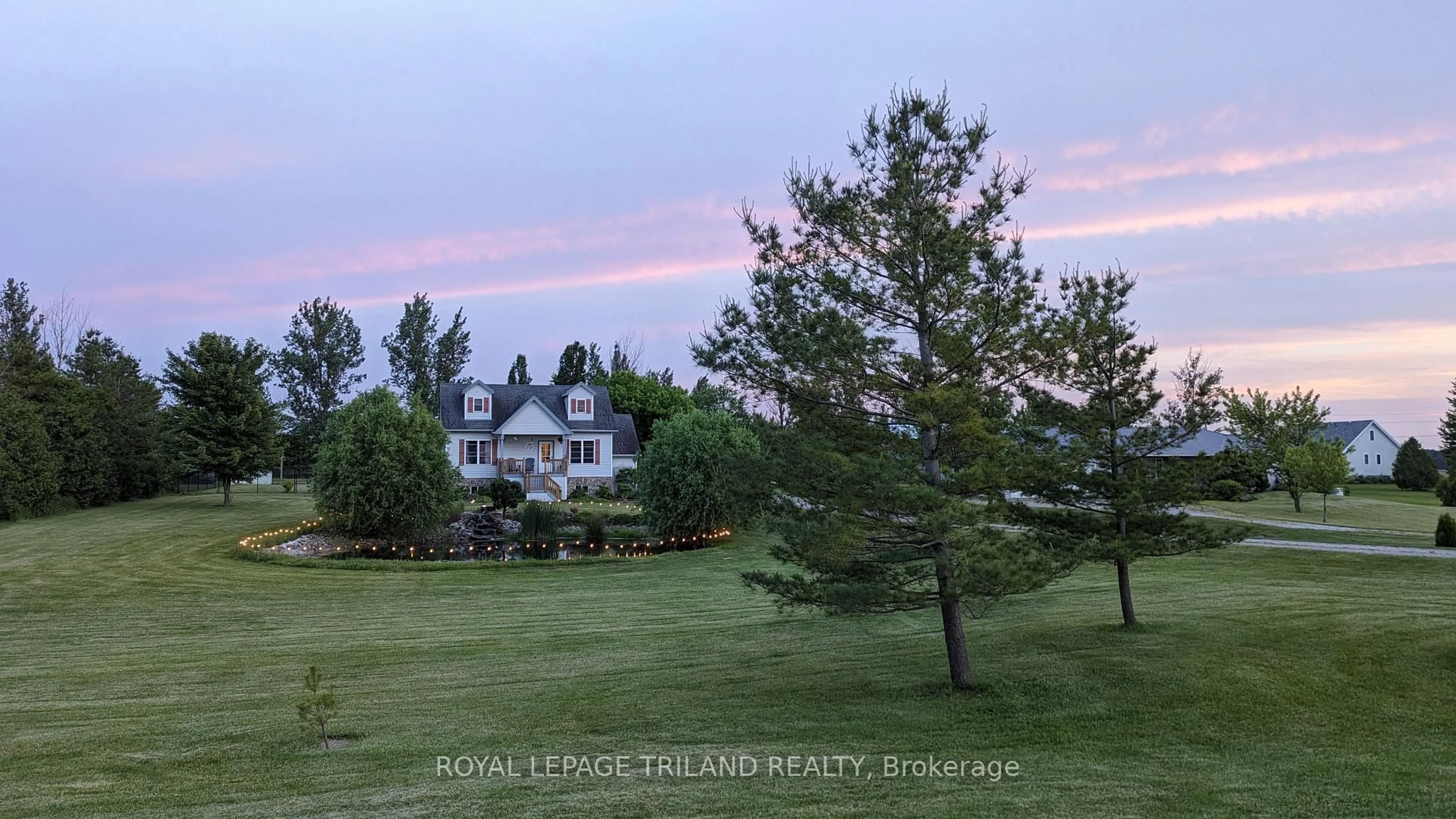 A pic from outside/outdoor area/front of a property/back of a property/a pic from drone, mountain view for 7603 Zion Line, Warwick Ontario N0M 2S0