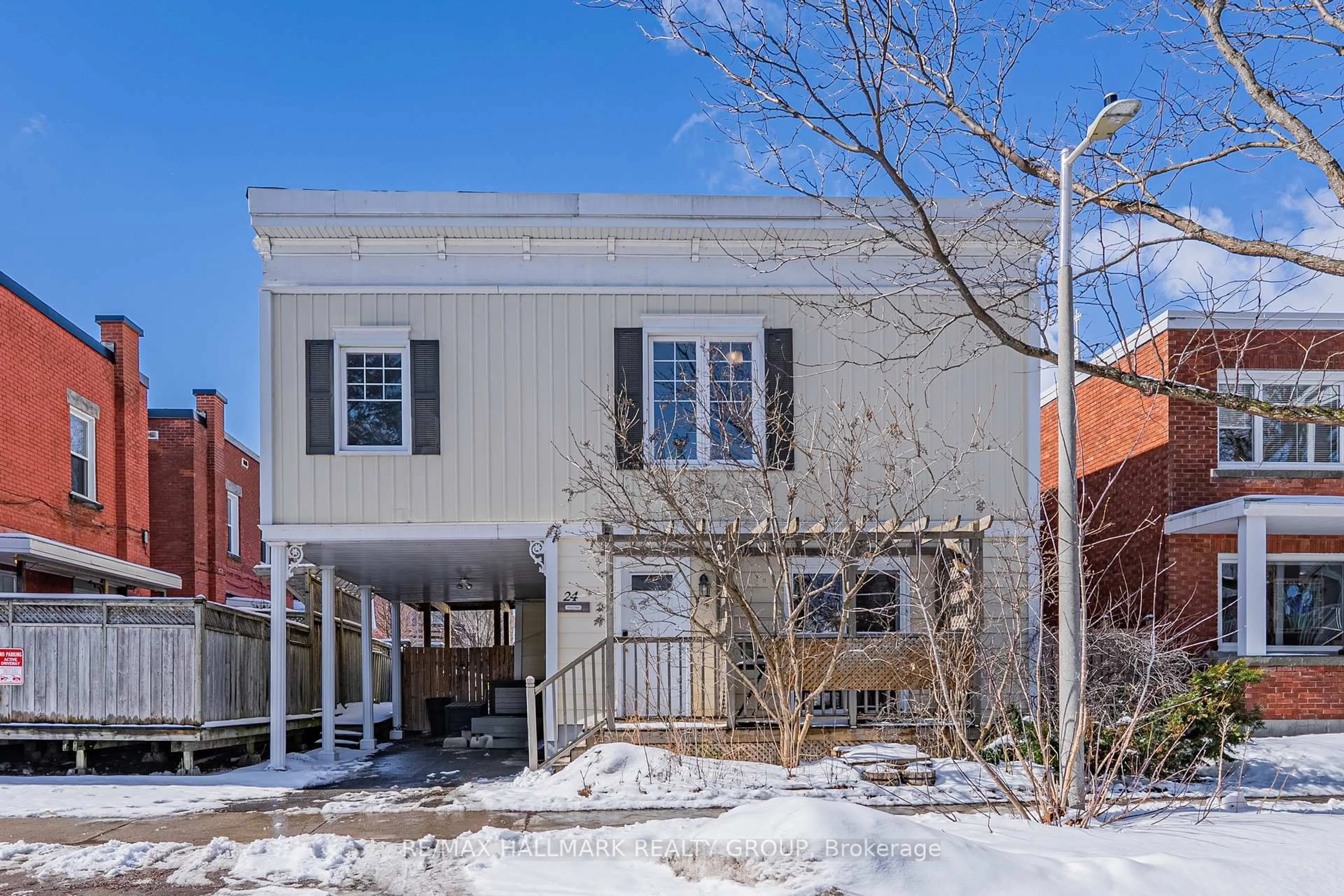 Unknown for 24 Patro St, Ottawa Ontario K1N 8B1