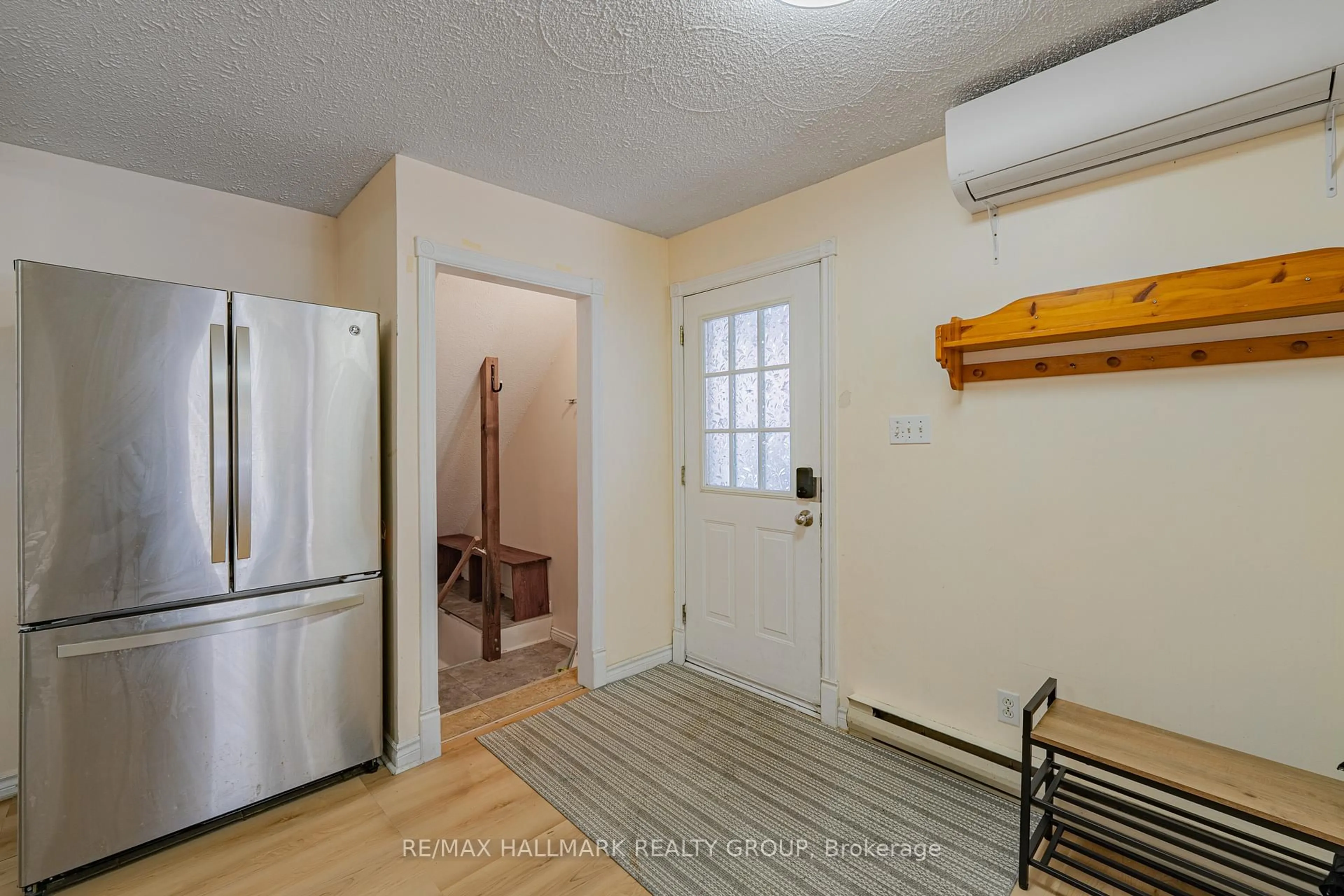 Unknown for 24 Patro St, Ottawa Ontario K1N 8B1