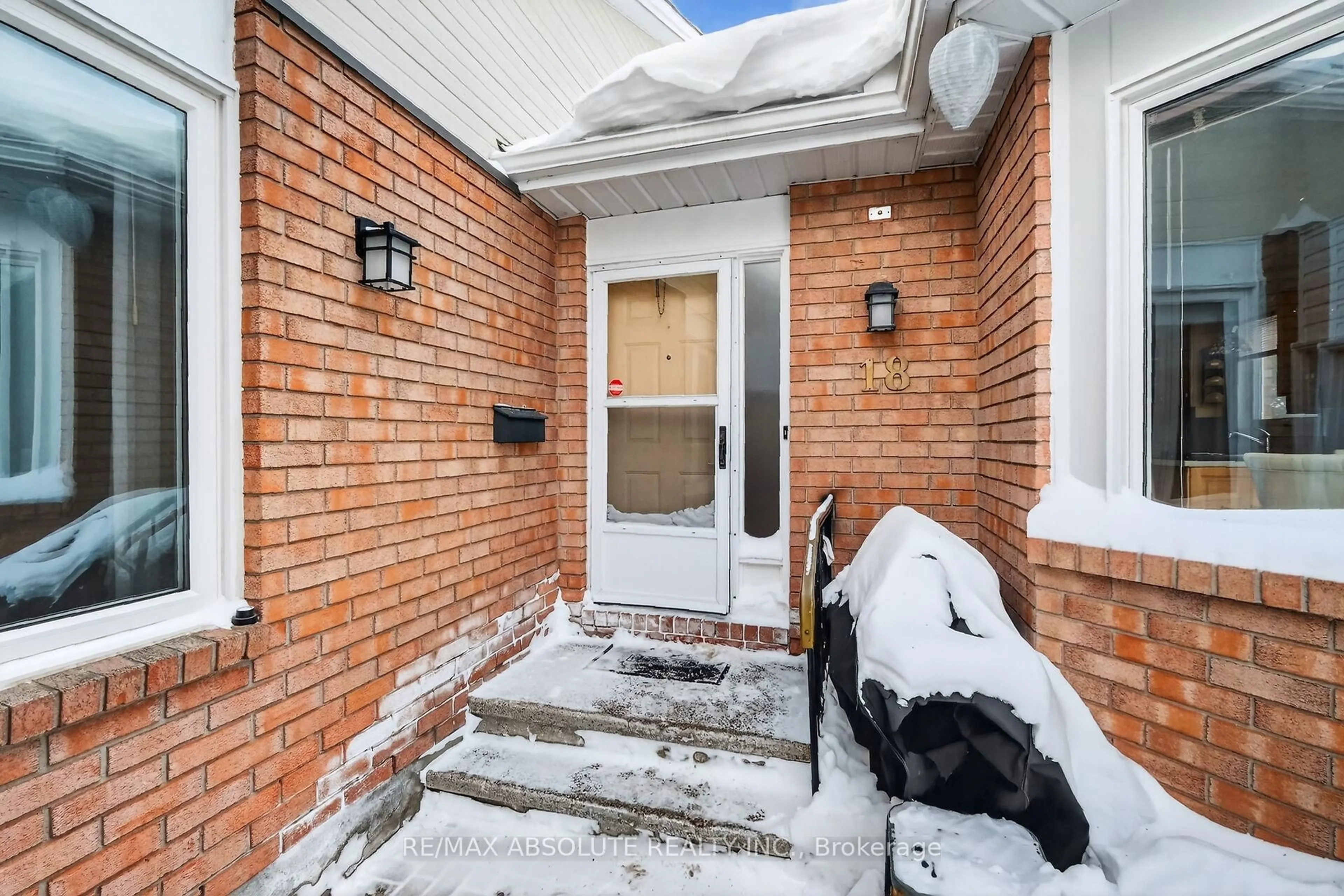 Unknown for 18 Pine Needles Crt, Ottawa Ontario K2S 1G5