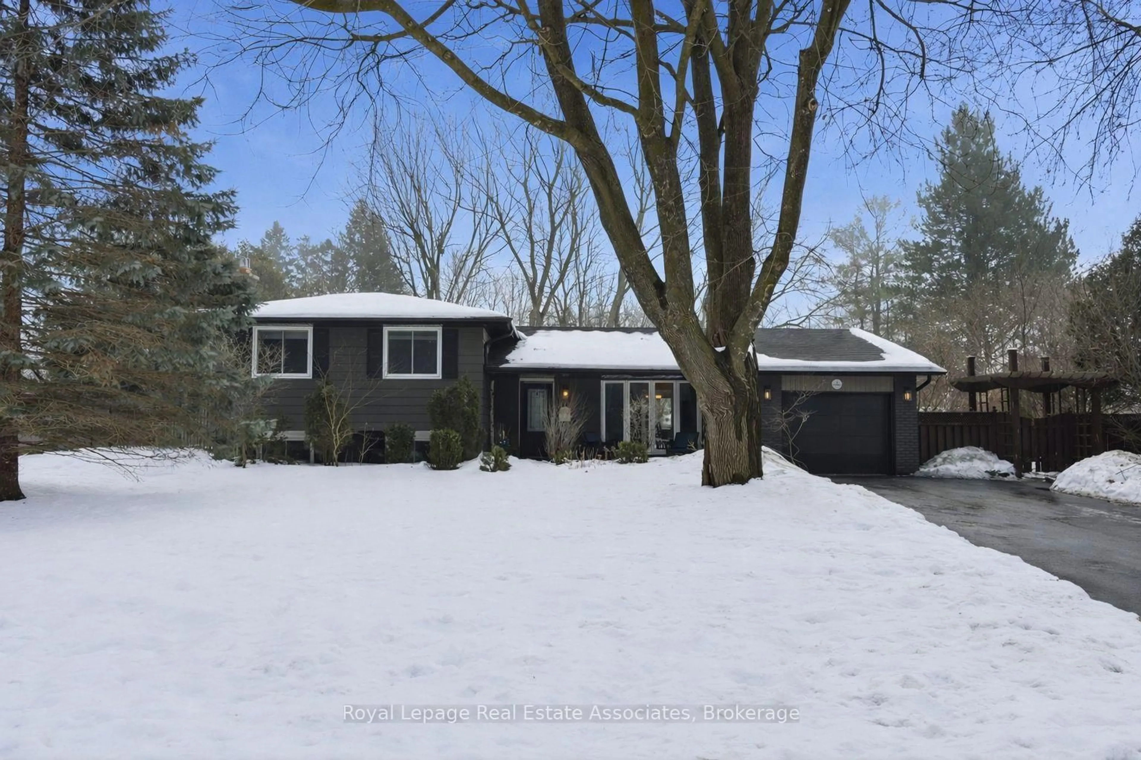 A pic from outside/outdoor area/front of a property/back of a property/a pic from drone, street for 3 Tynedale Crt, Hamilton Ontario L0R 1H3
