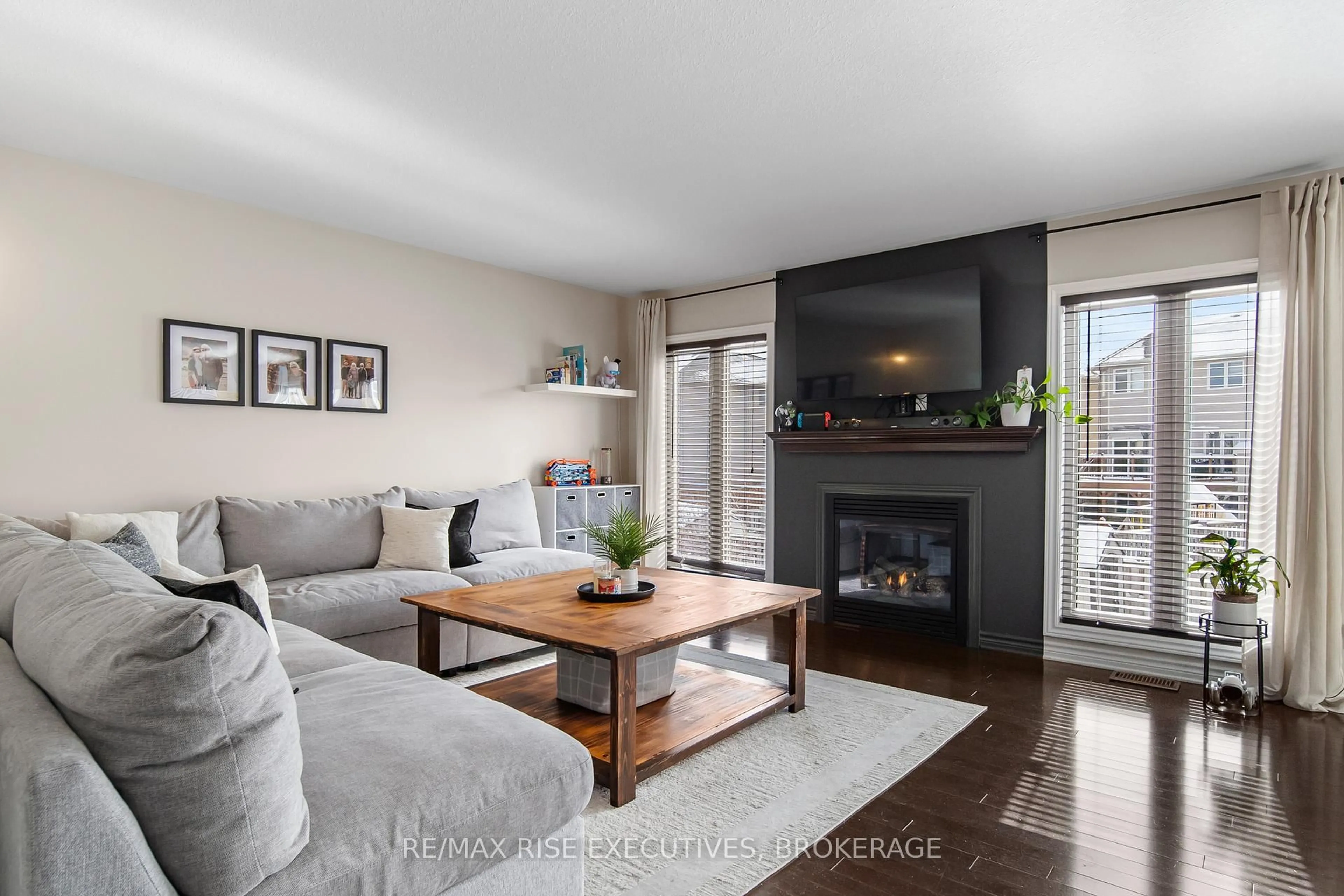 Living room with furniture, wood/laminate floor for 2658 Delmar St, Kingston Ontario K7P 0J1