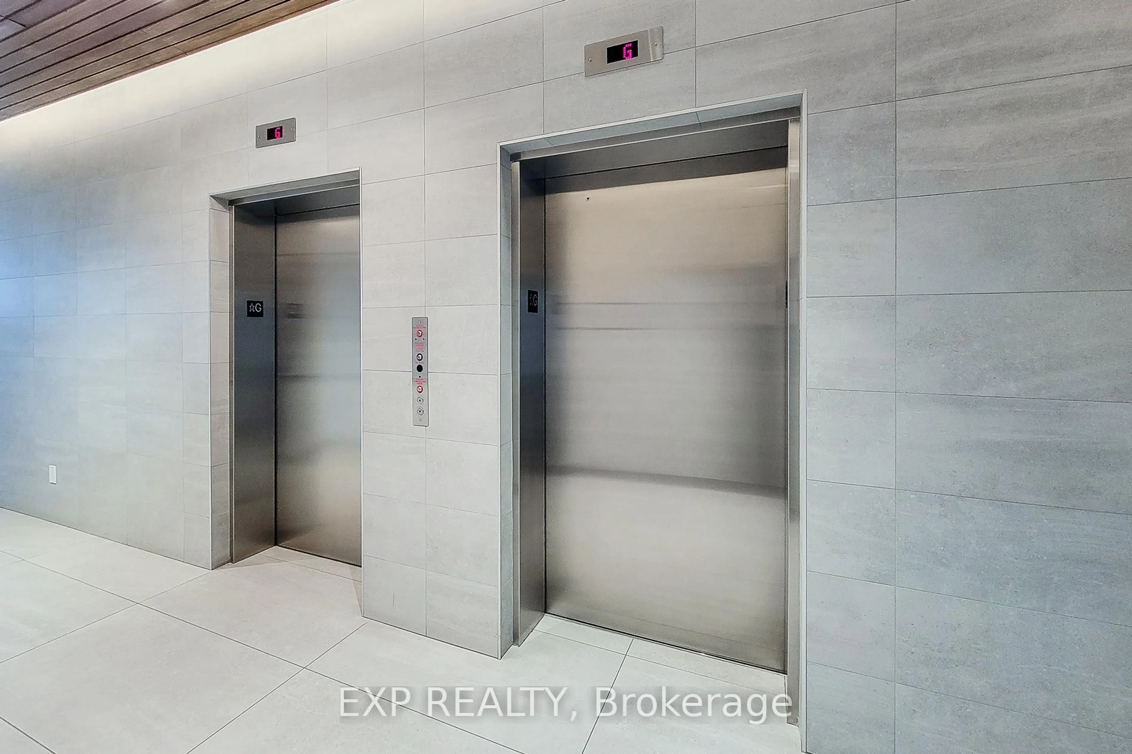 Indoor foyer for 2750 King St #102, Hamilton Ontario L8G 0B8