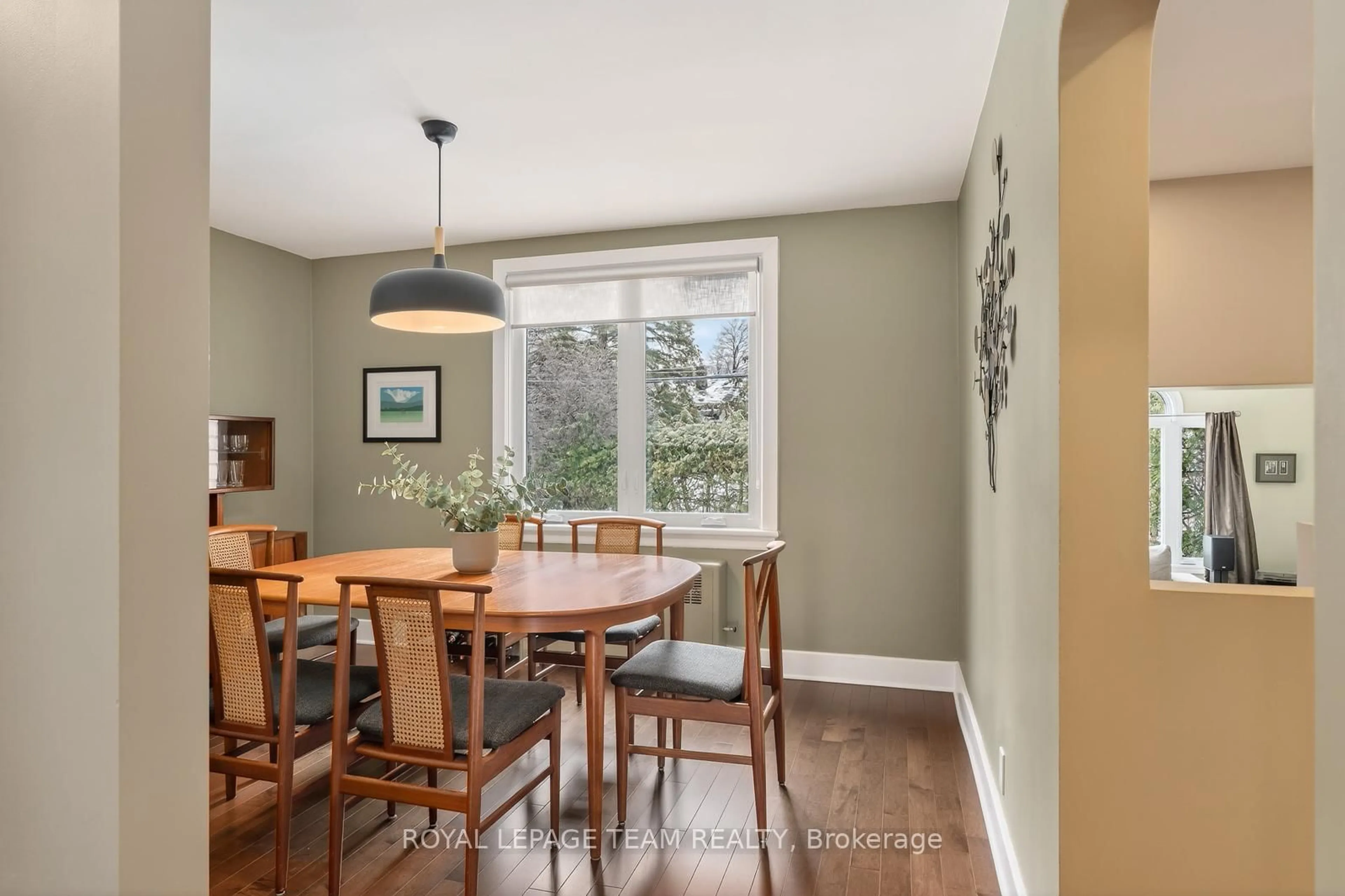 Dining room, wood/laminate floor for 1449 Portal St, Ottawa Ontario K1H 6B6