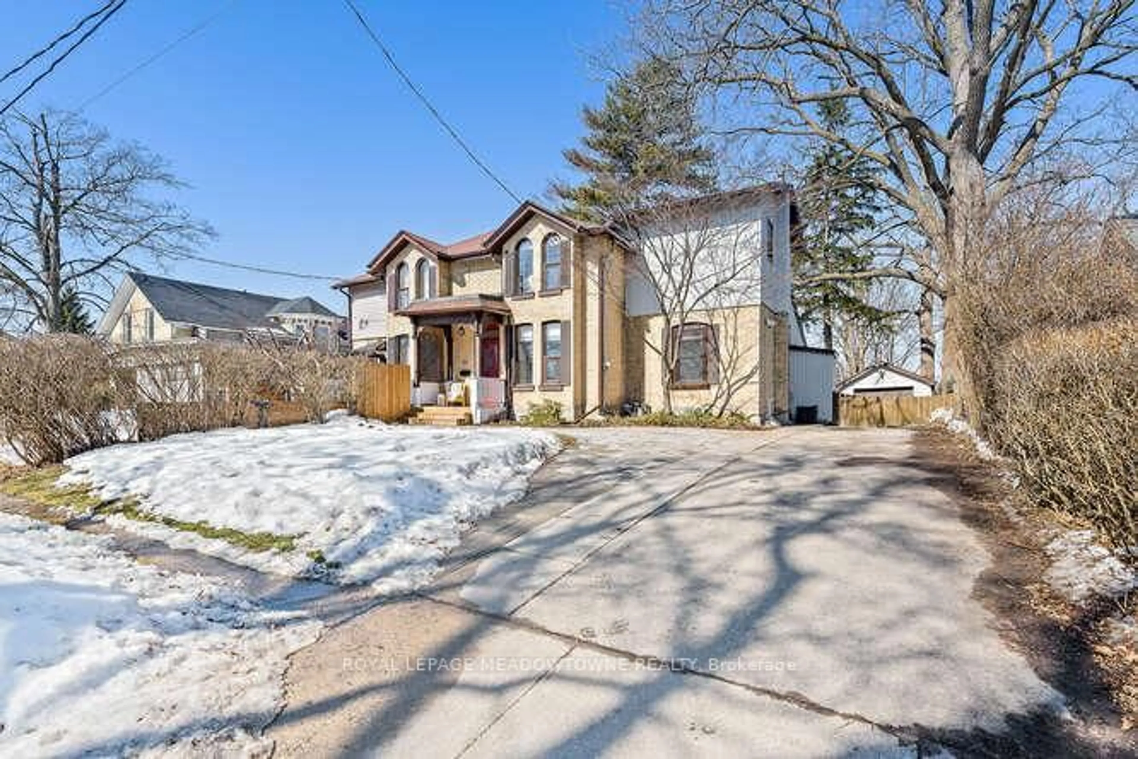 A pic from outside/outdoor area/front of a property/back of a property/a pic from drone, street for 84 McNaughton St, Cambridge Ontario N1R 1Z4