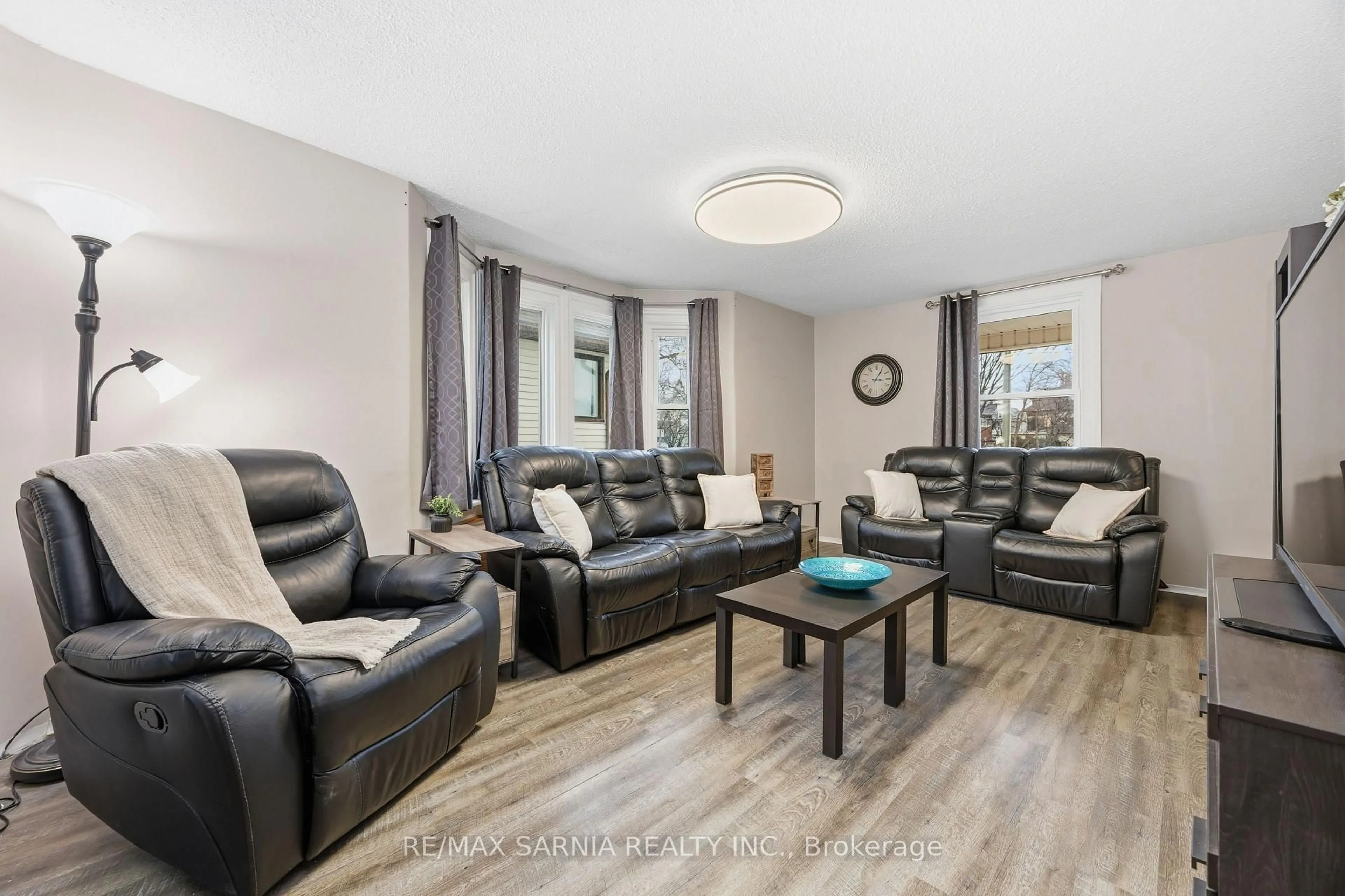 Living room with furniture, unknown for 188 Euphemia St, Sarnia Ontario N7T 6A5