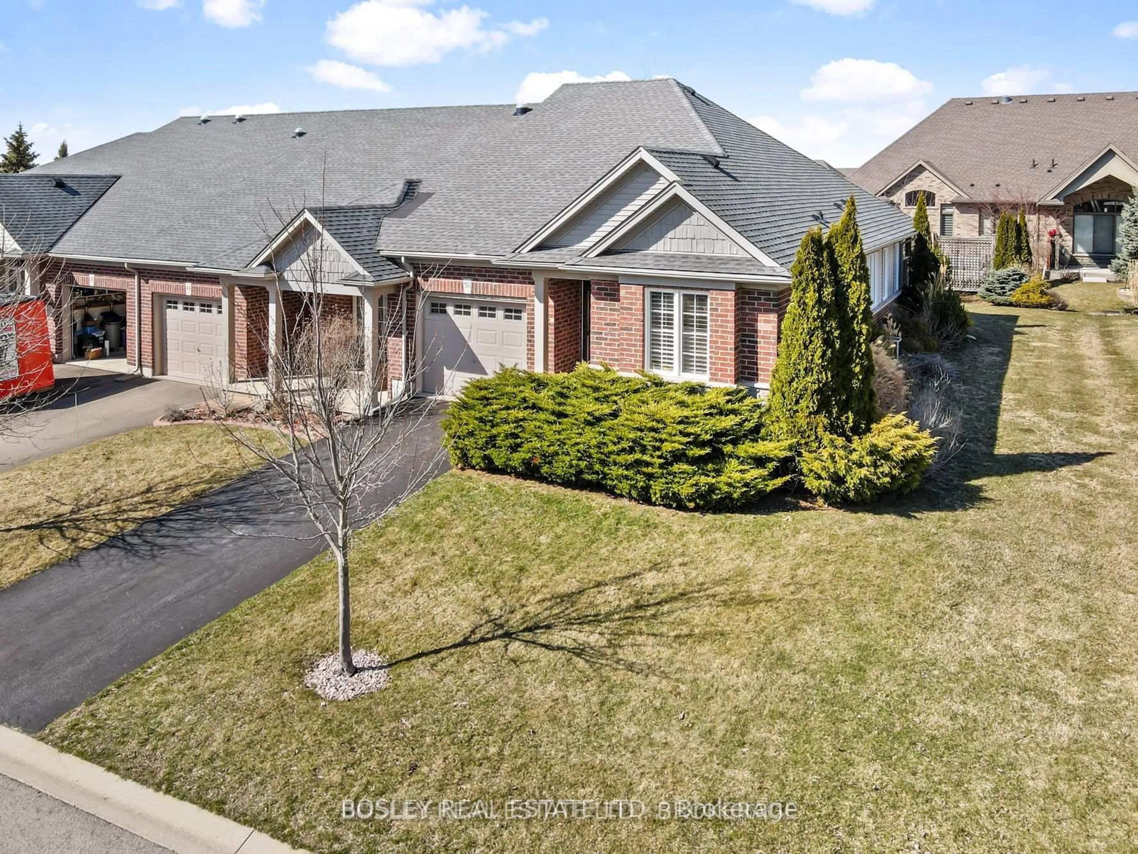 A pic from outside/outdoor area/front of a property/back of a property/a pic from drone, street for 50 Aaron Tr, Welland Ontario L3B 6G4