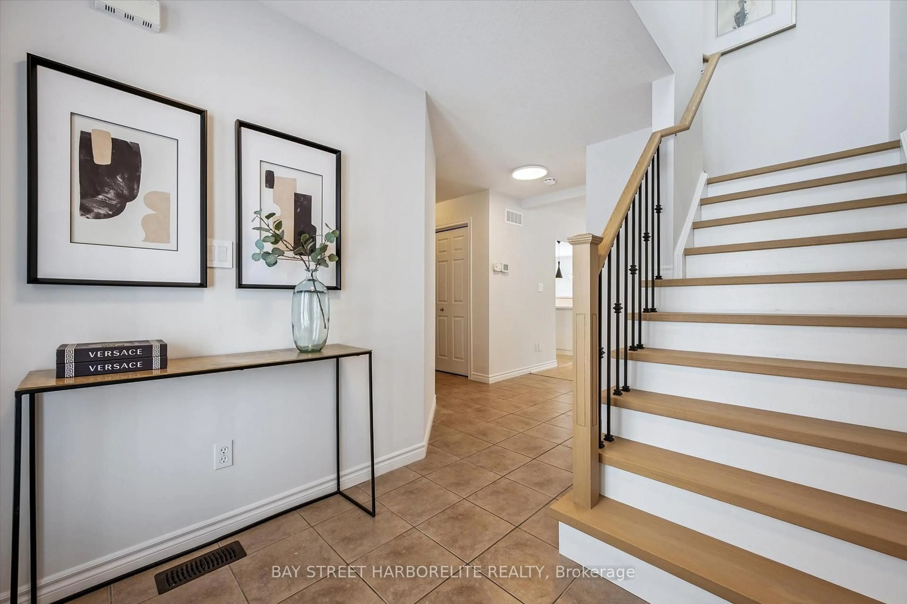 Indoor entryway for 128 CLOUGH Cres, Guelph Ontario N1L 0E4