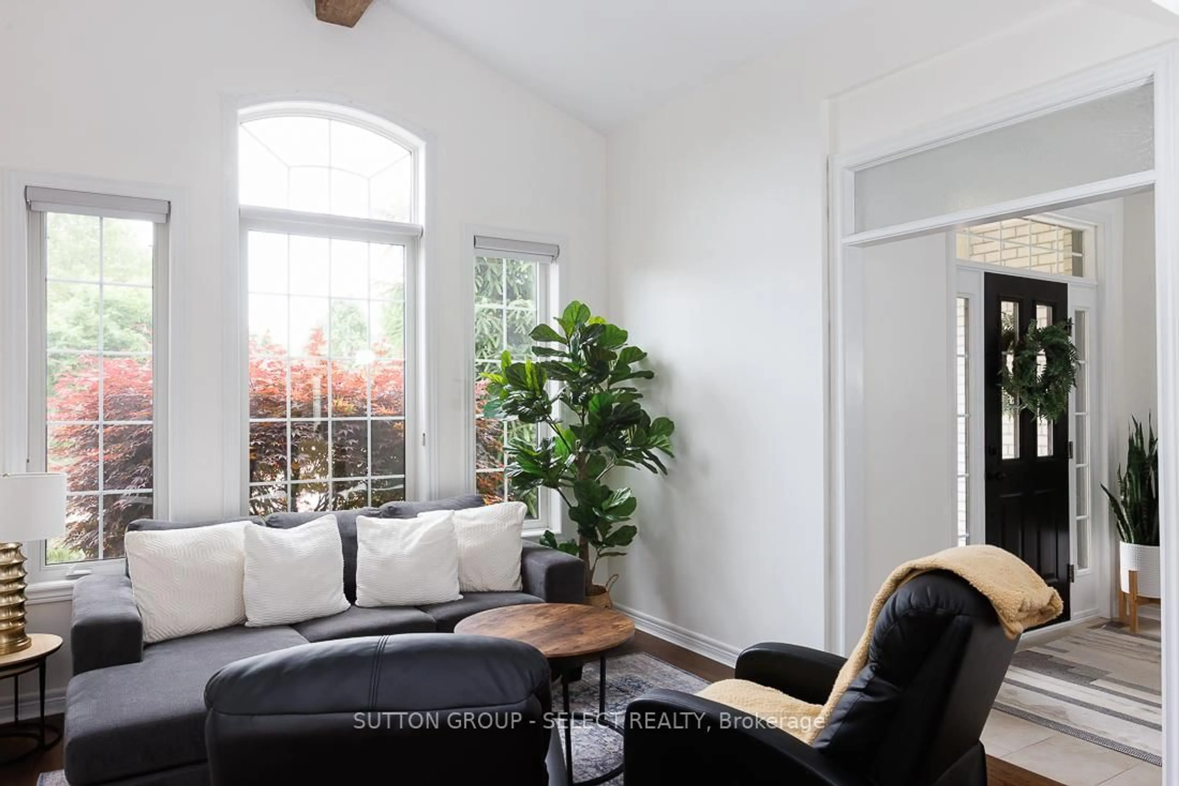 Living room with furniture, unknown for 382 Plane Tree Dr, London North Ontario N6G 5J4