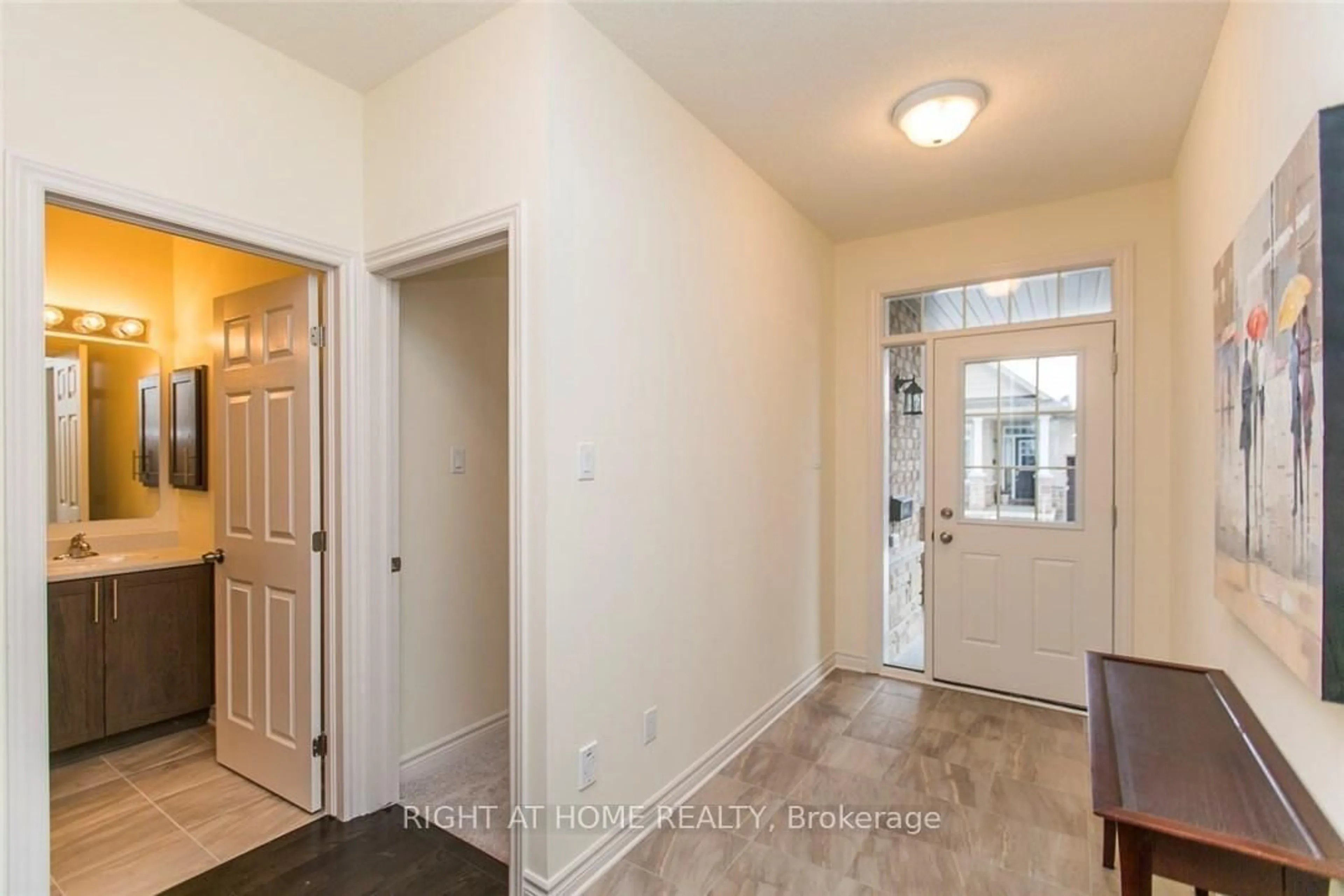 Indoor entryway for 113 PASSAGEWAY Way, Kanata Ontario K2M 1H6