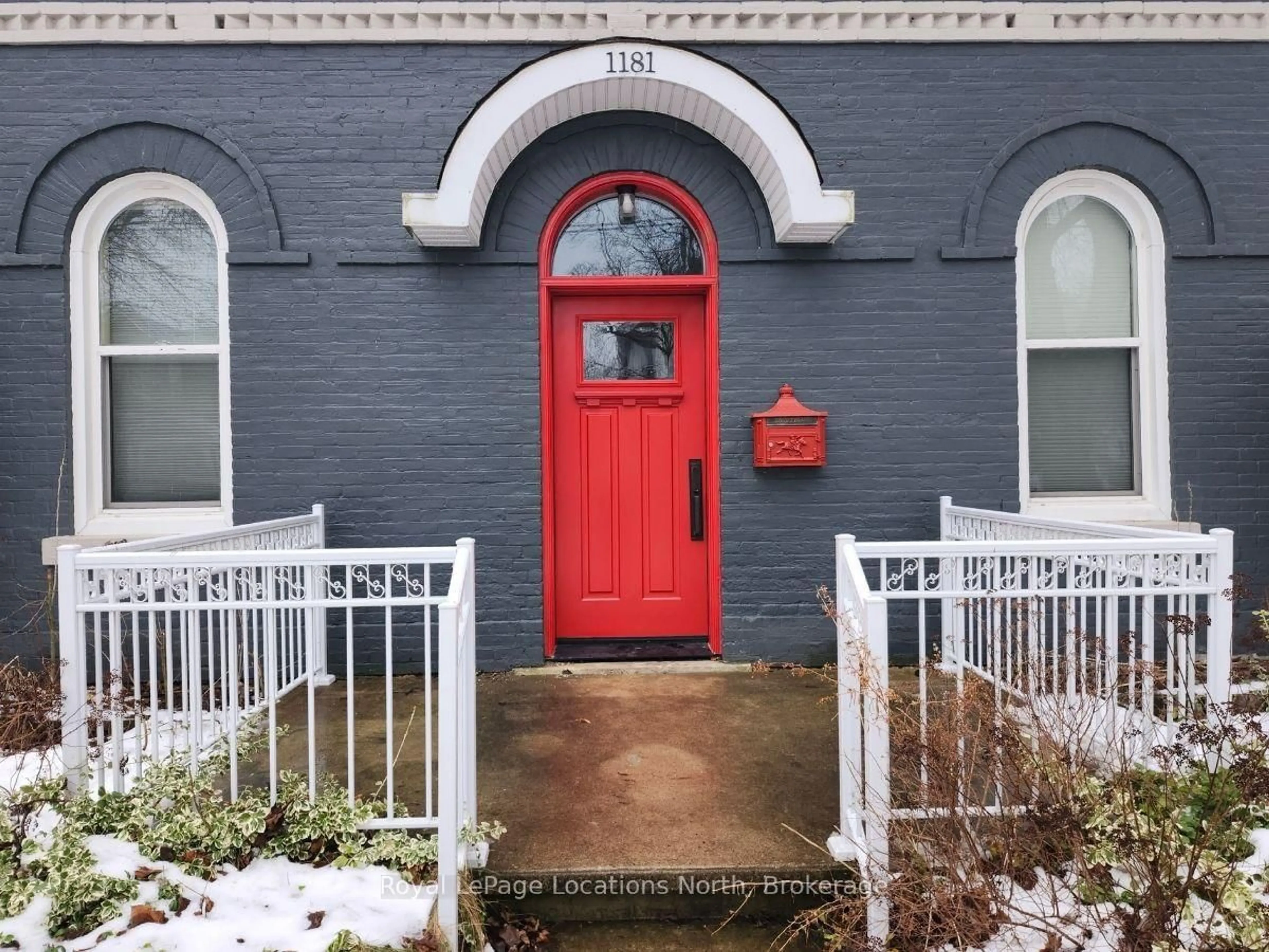Indoor entryway for 1181 4th Ave, Owen Sound Ontario N4K 4W3