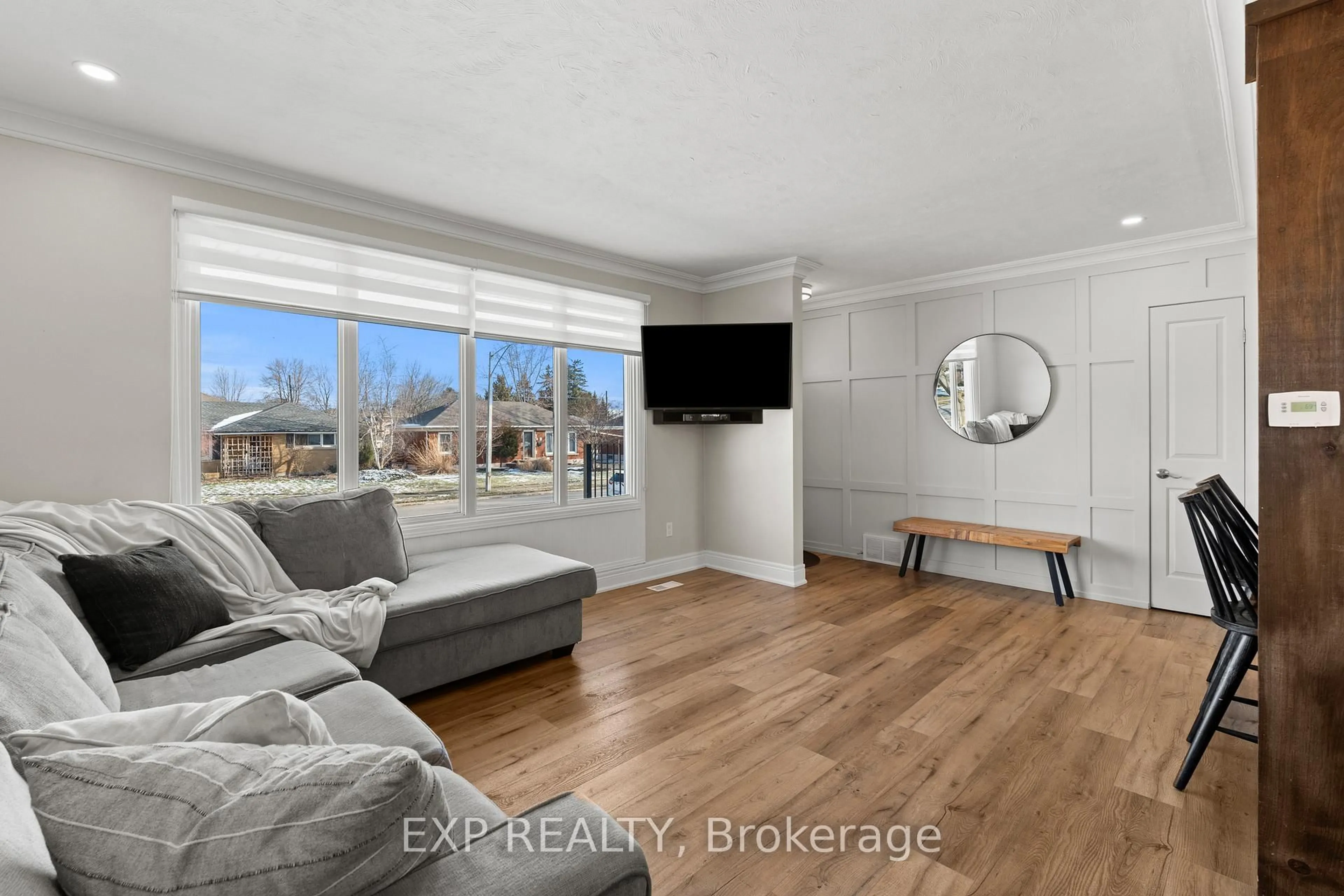 Living room with furniture, unknown for 191 Price Ave, Welland Ontario L3C 3Y7