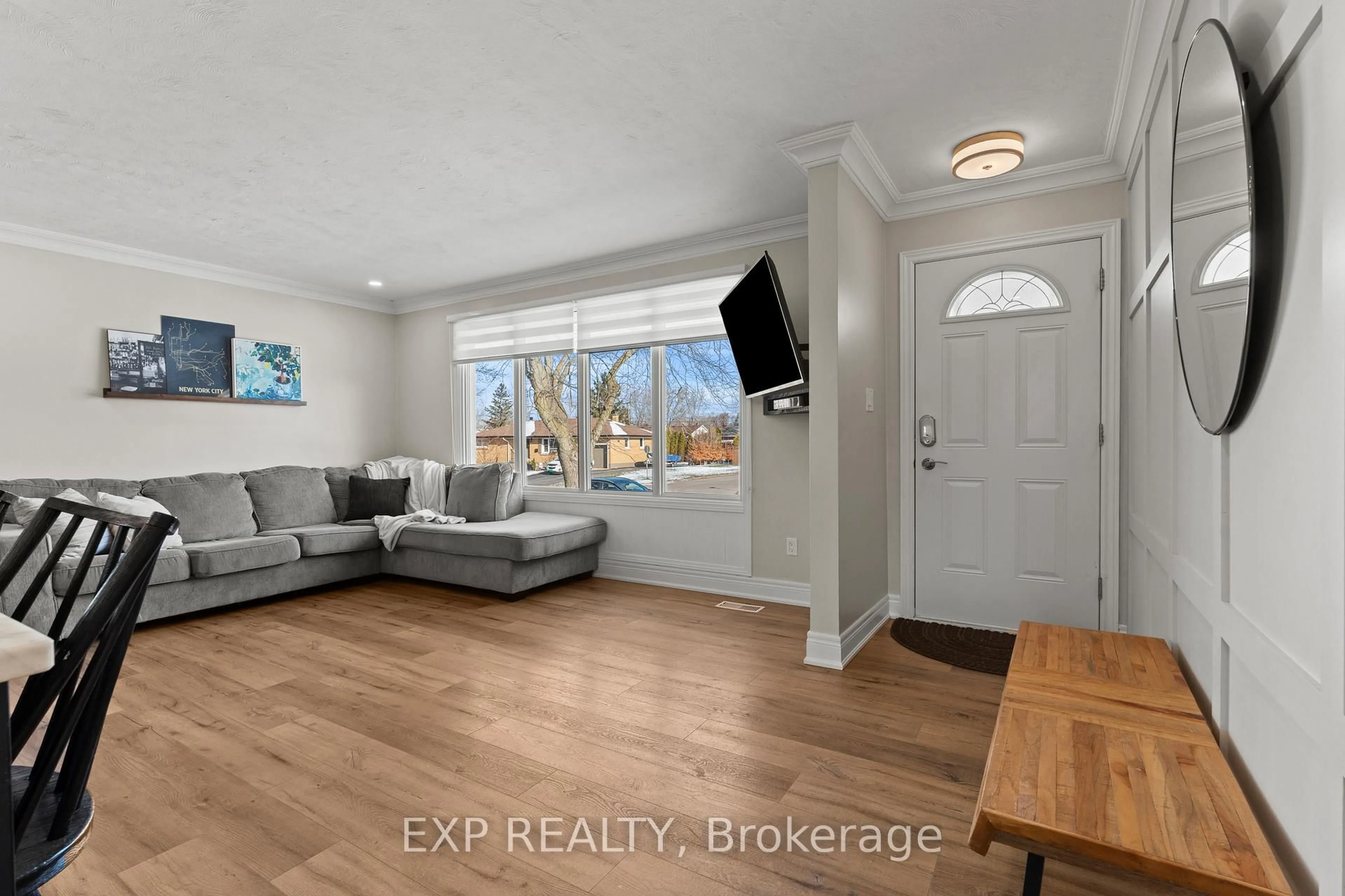 Living room with furniture, unknown for 191 Price Ave, Welland Ontario L3C 3Y7