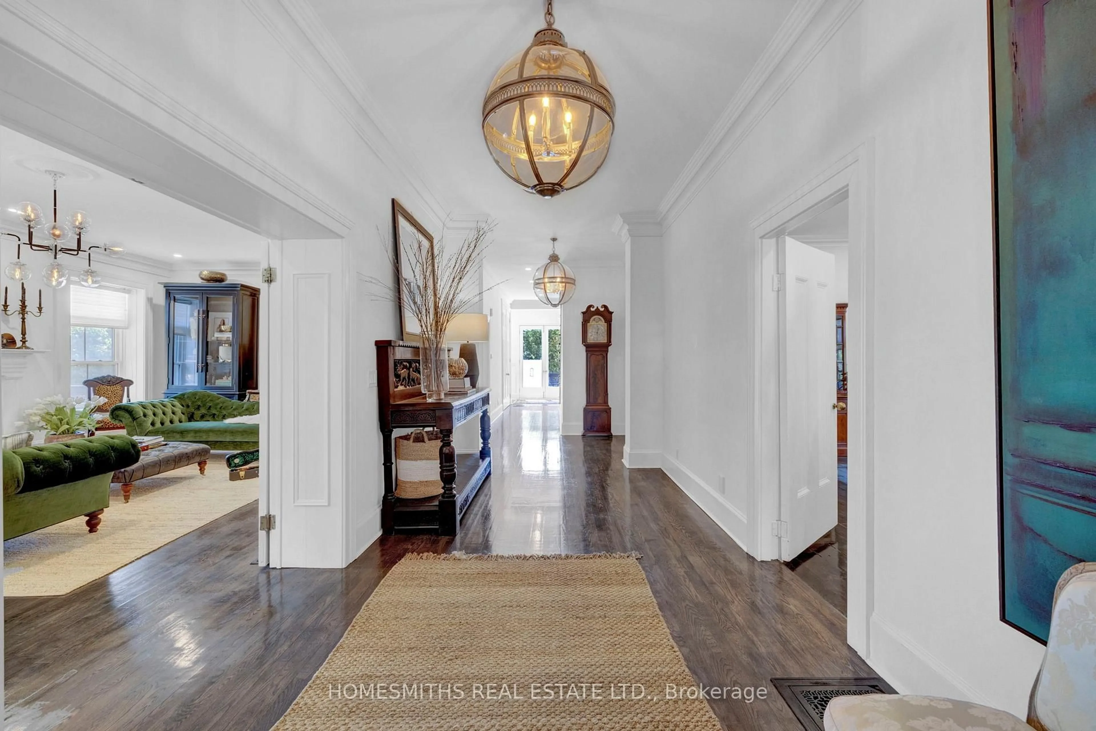 Indoor entryway for 163 Ontario St, Cobourg Ontario K9A 3B6