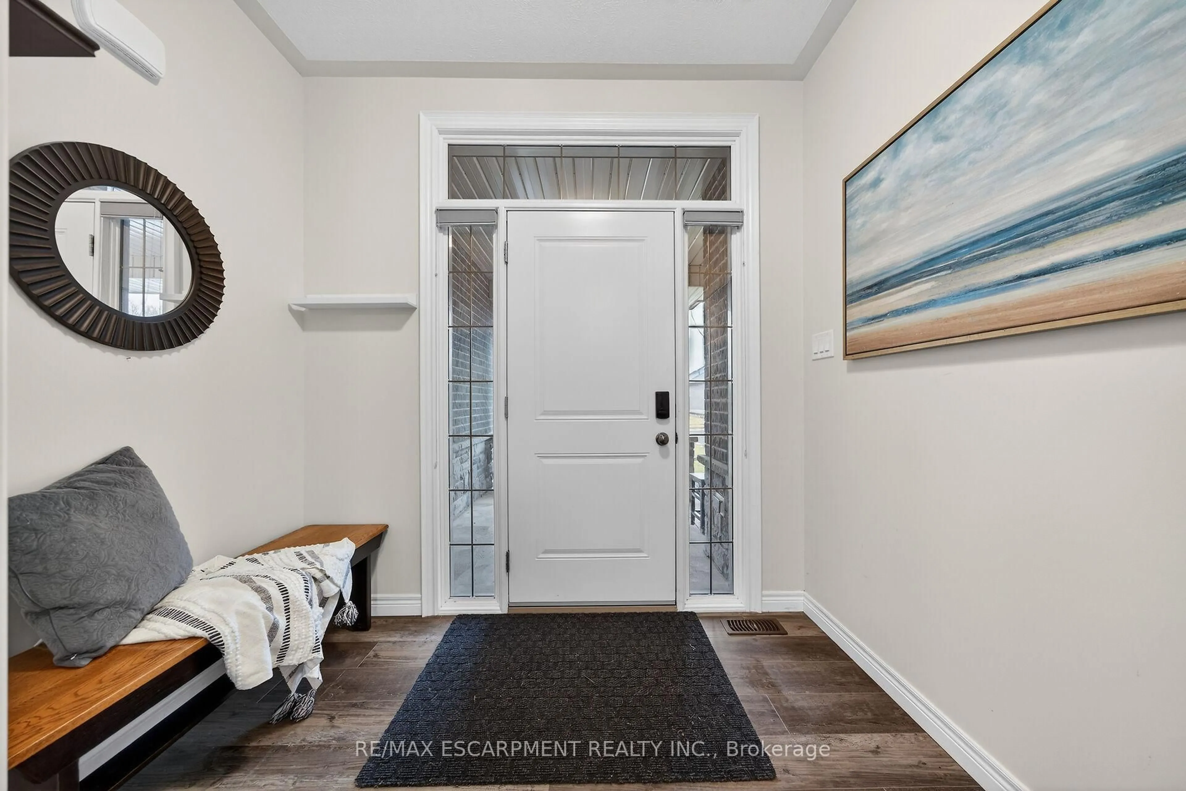 Indoor entryway for 31 Sycamore Dr, Norfolk Ontario N0A 1N6