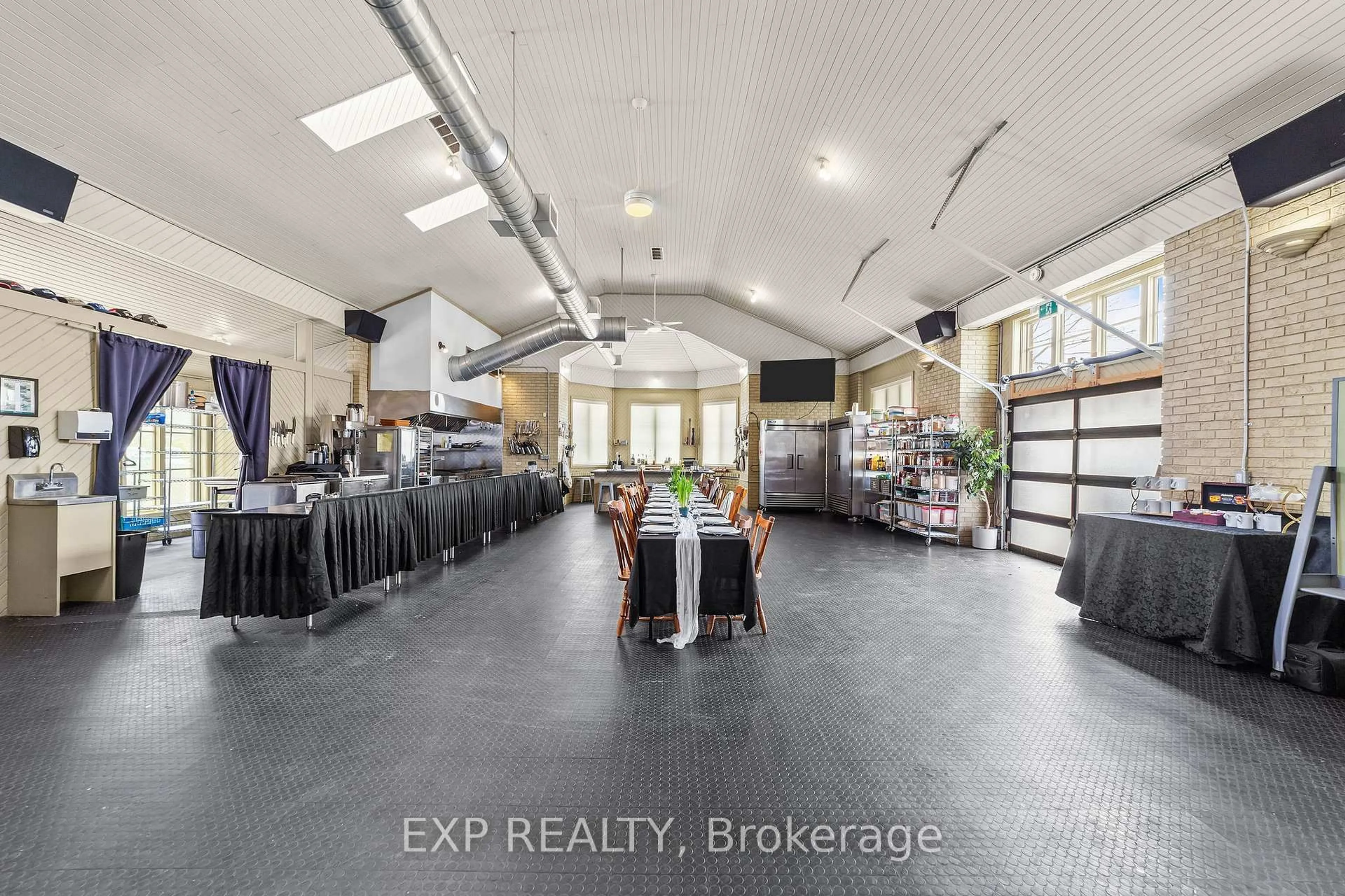 Indoor garage for 29830 Centre Rd, Adelaide Metcalfe Ontario N7G 3H7