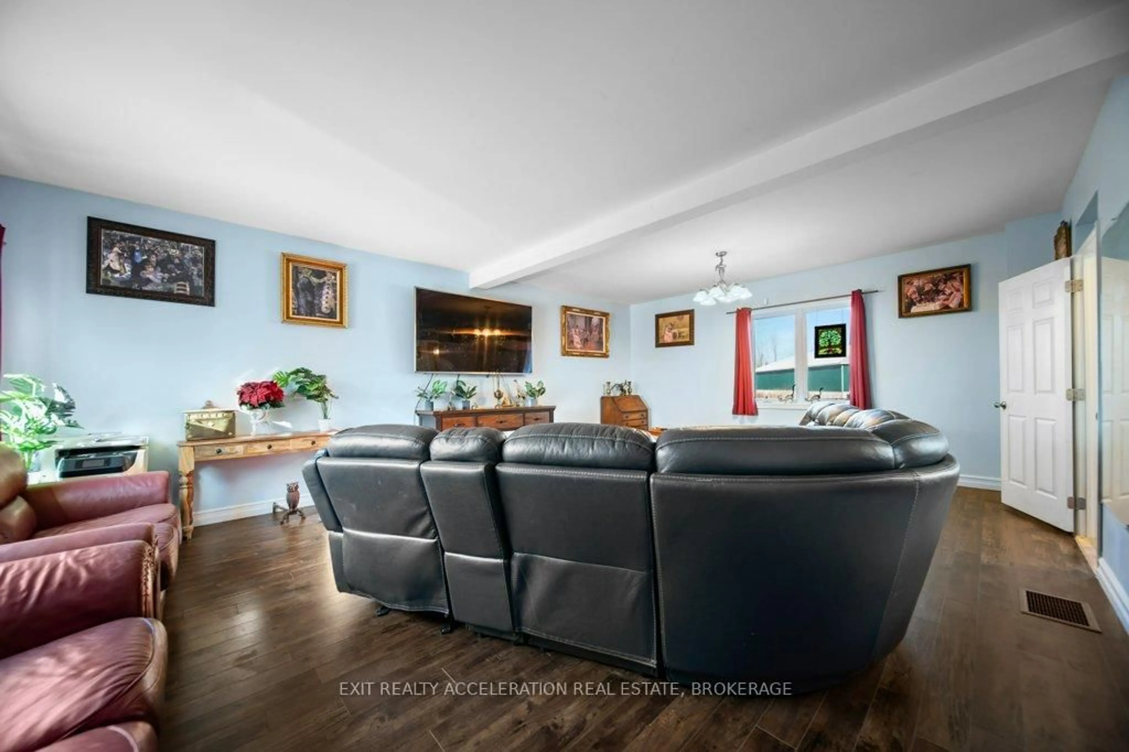 Home theater for 8061 County Rd 2, Greater Napanee Ontario K0K 2W0