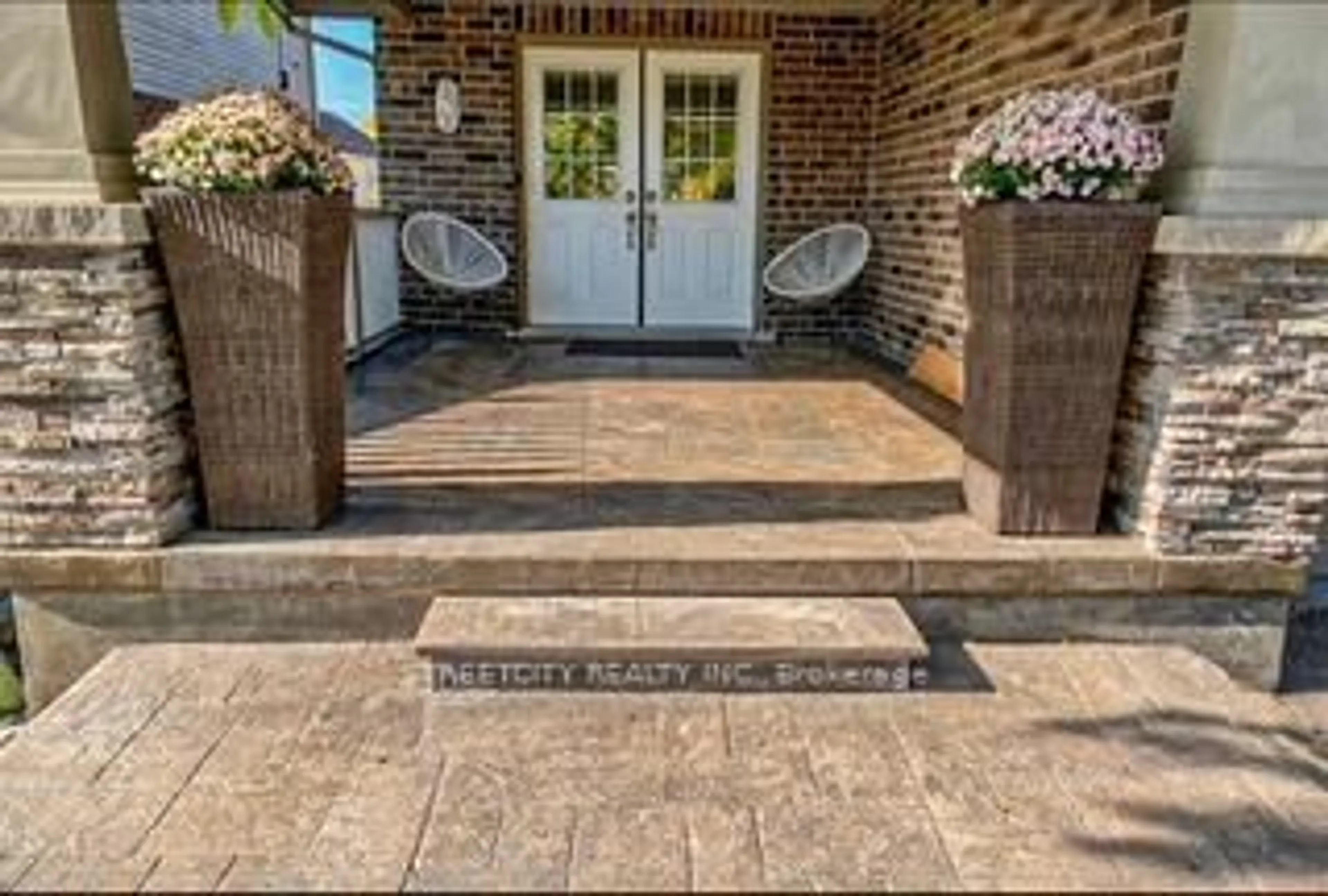 Indoor entryway for 3225 Pomeroy Lane, London South Ontario N6P 1W3