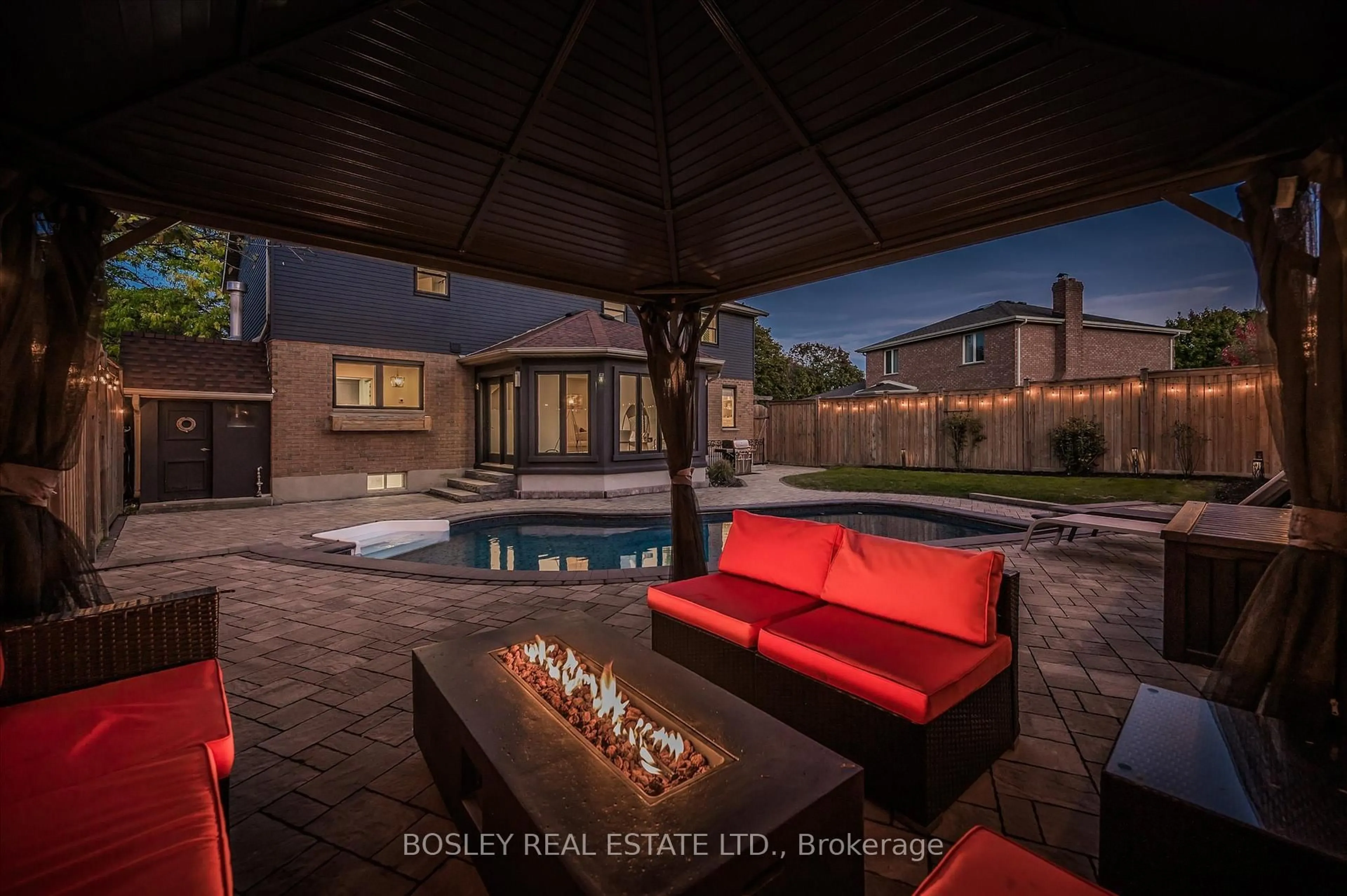 Patio, water/lake/river/ocean view for 601 Sandringham Dr, Waterloo Ontario N2K 3L5