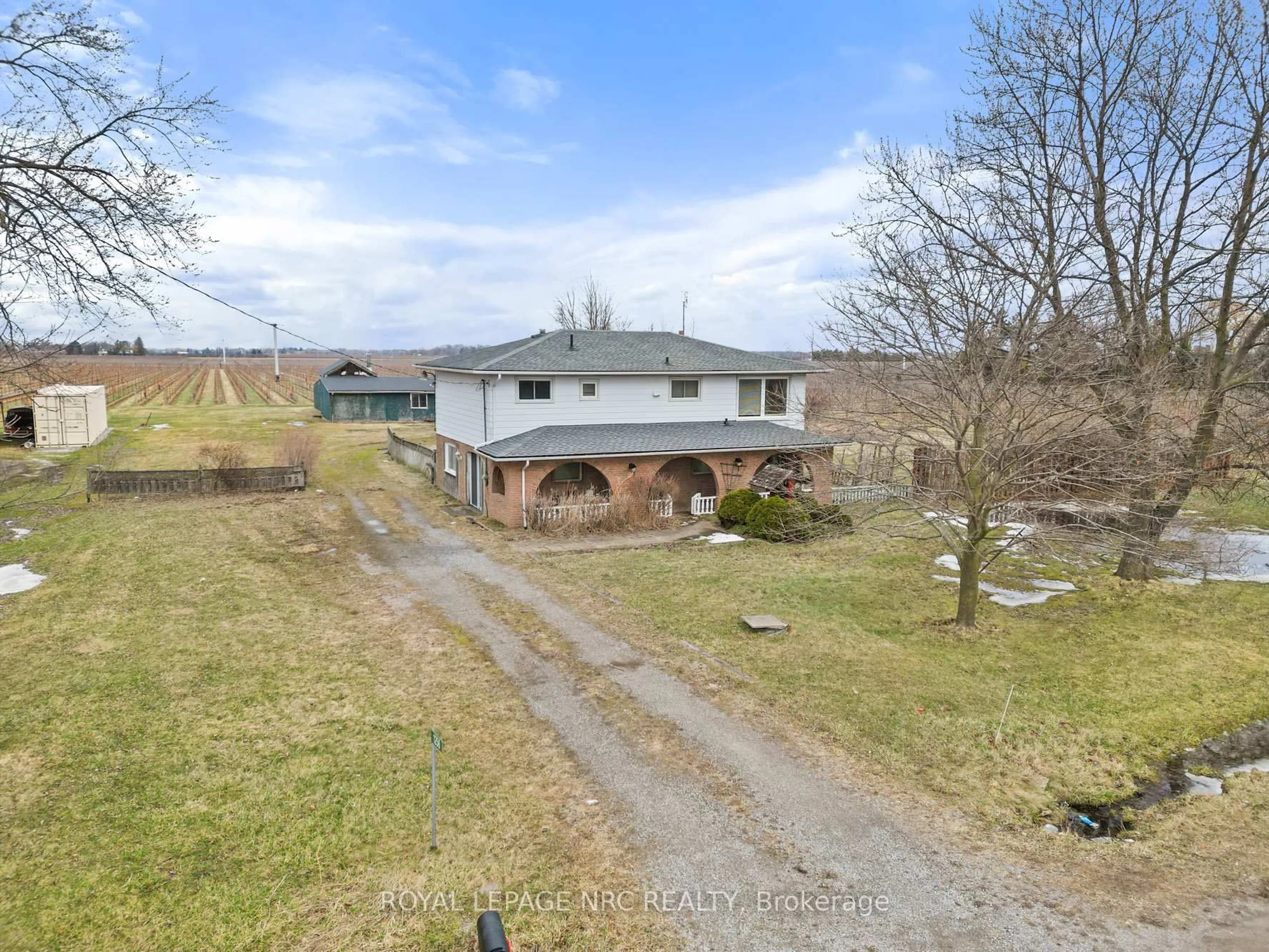 A pic from outside/outdoor area/front of a property/back of a property/a pic from drone, unknown for 1256 Line 2 Rd, Niagara-on-the-Lake Ontario L0S 1J0