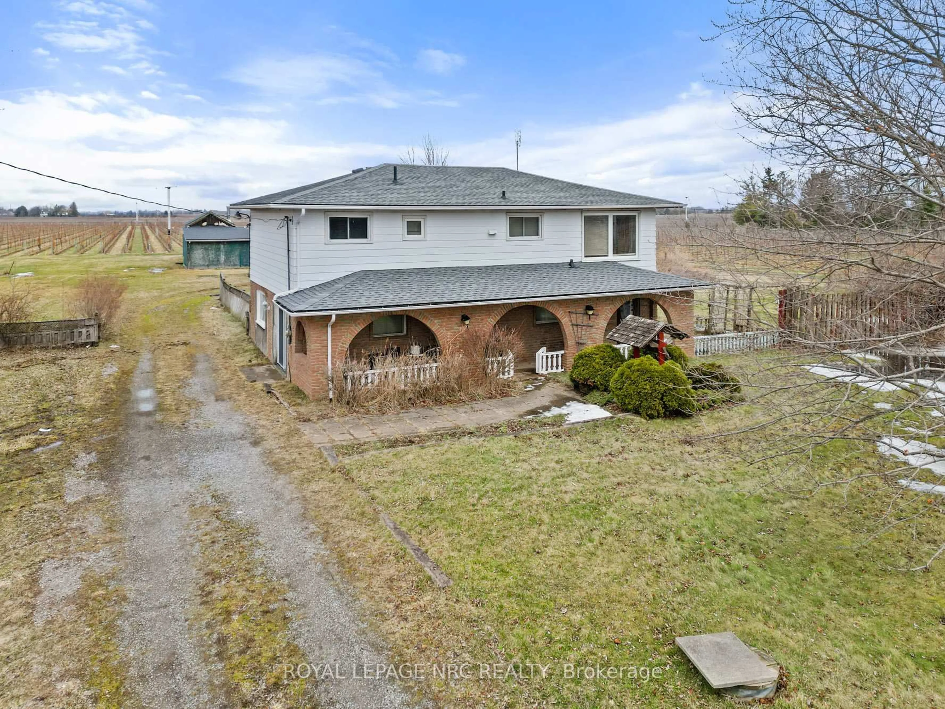 A pic from outside/outdoor area/front of a property/back of a property/a pic from drone, unknown for 1256 Line 2 Rd, Niagara-on-the-Lake Ontario L0S 1J0