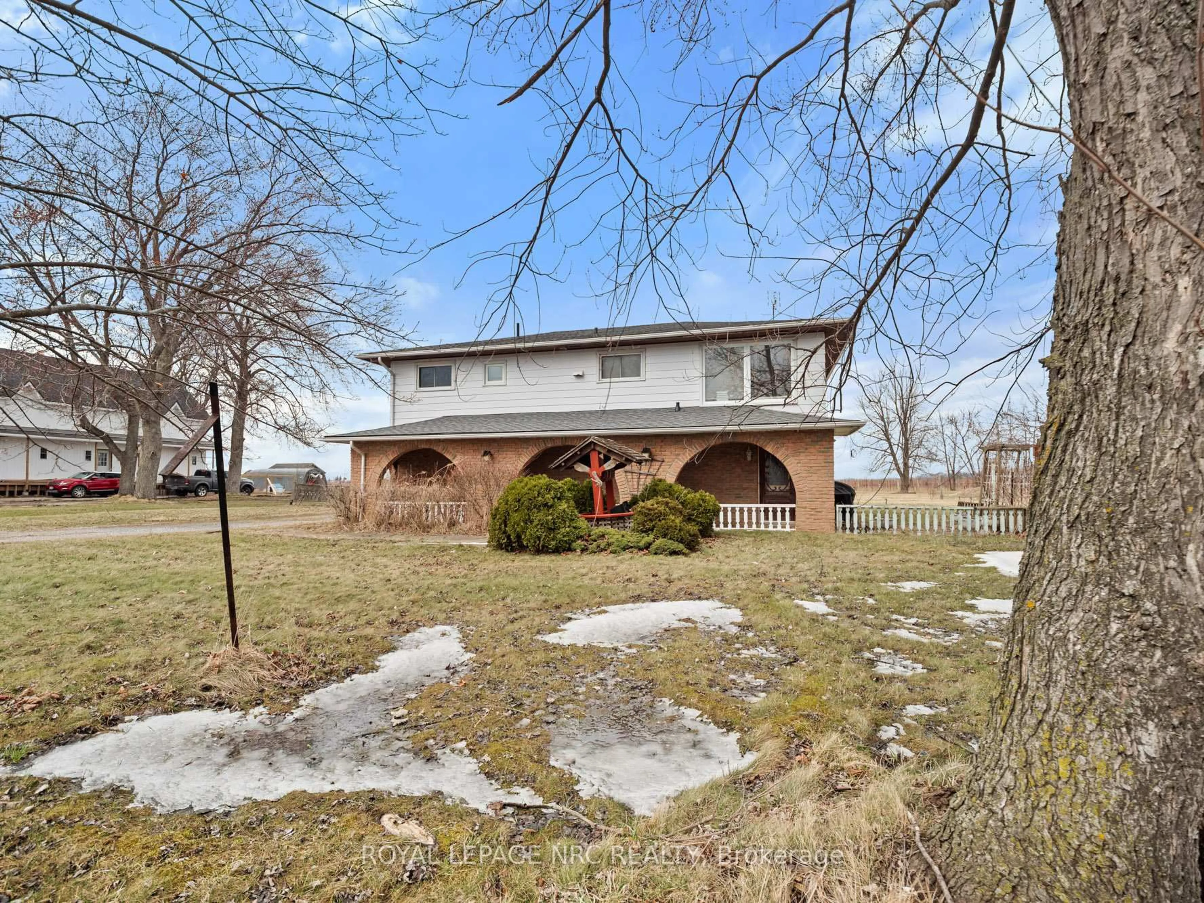 A pic from outside/outdoor area/front of a property/back of a property/a pic from drone, street for 1256 Line 2 Rd, Niagara-on-the-Lake Ontario L0S 1J0