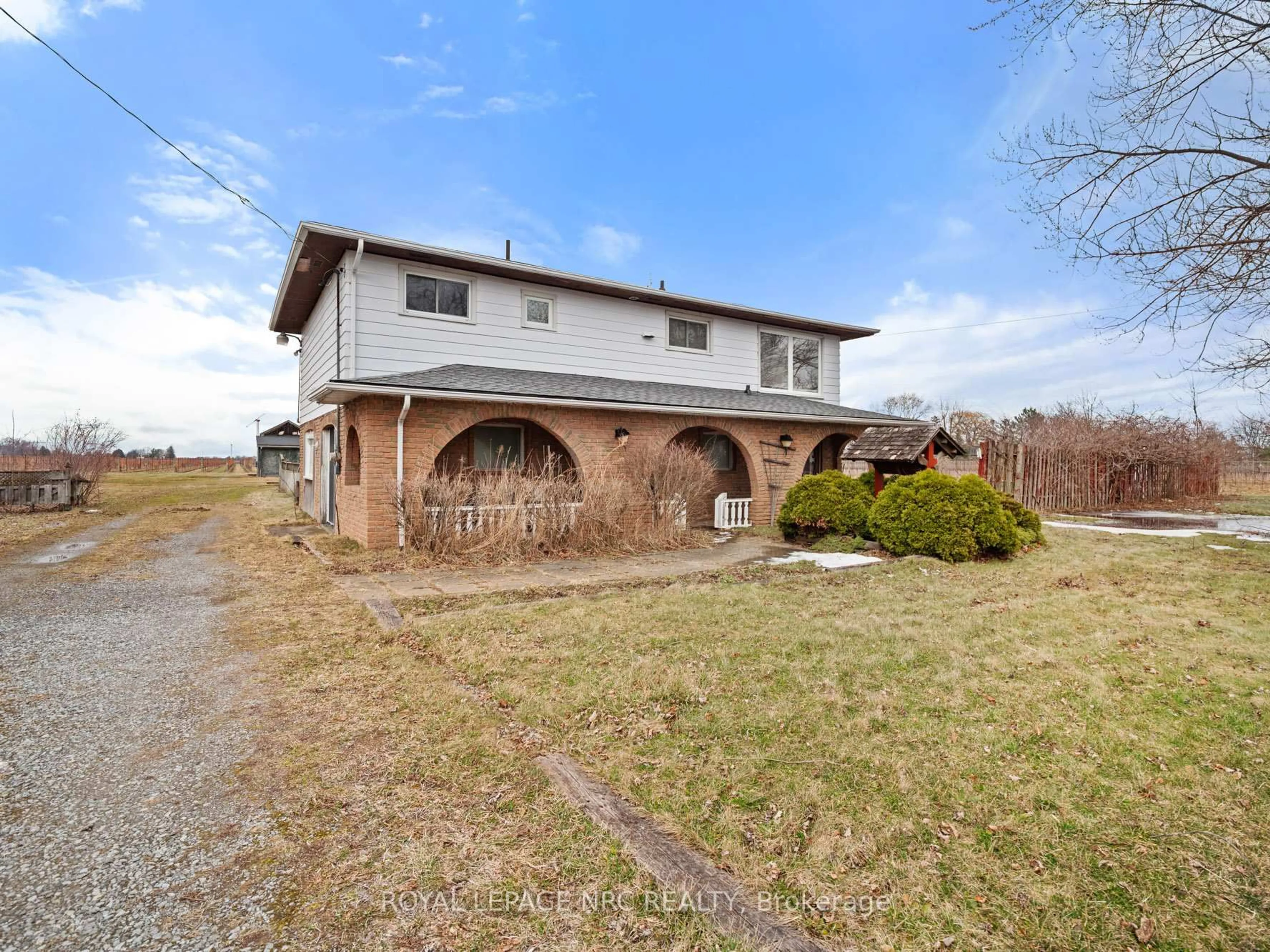 A pic from outside/outdoor area/front of a property/back of a property/a pic from drone, unknown for 1256 Line 2 Rd, Niagara-on-the-Lake Ontario L0S 1J0