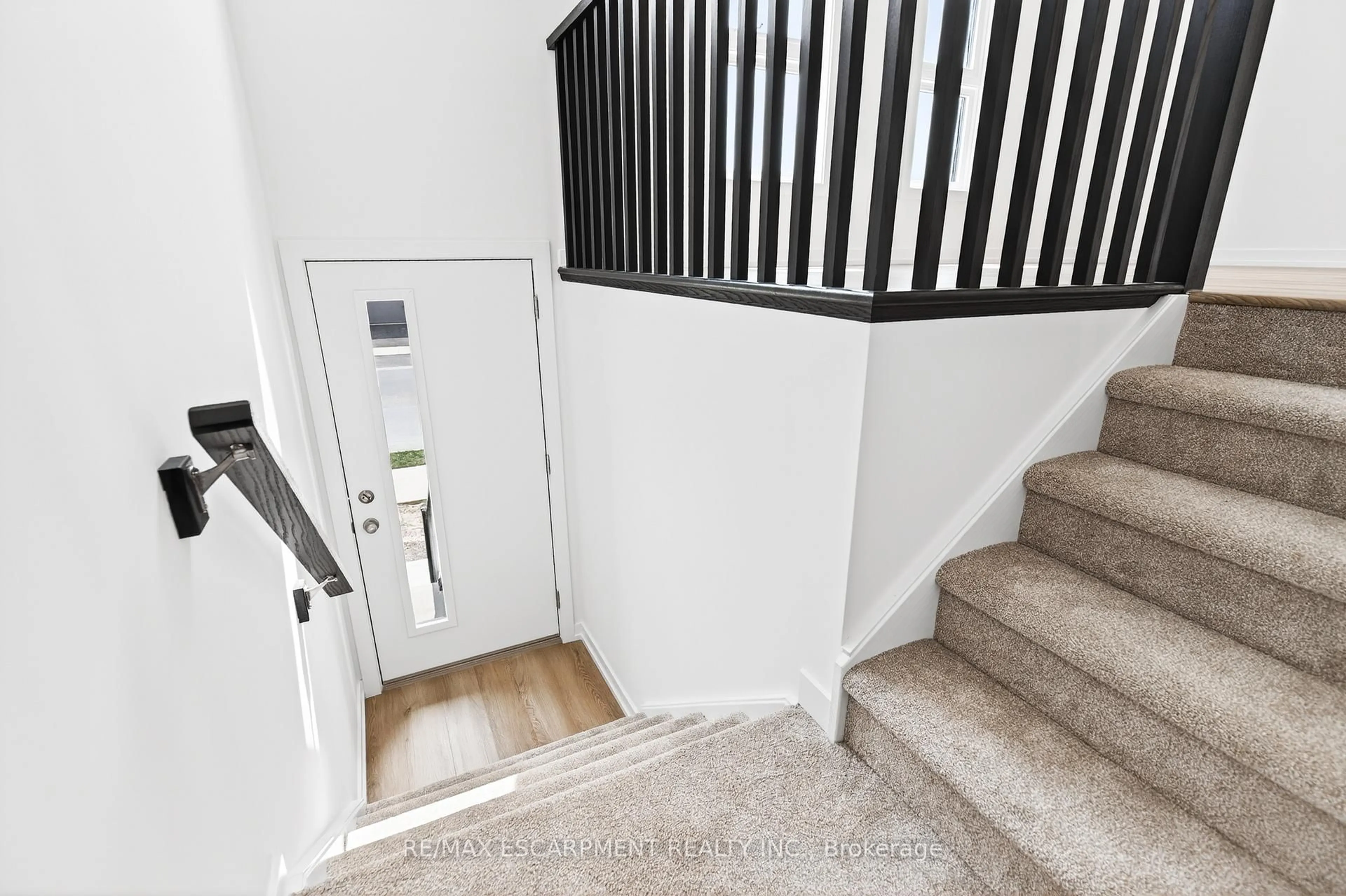Stairs for 55 Great Falls Blvd, Hamilton Ontario L8B 2A9