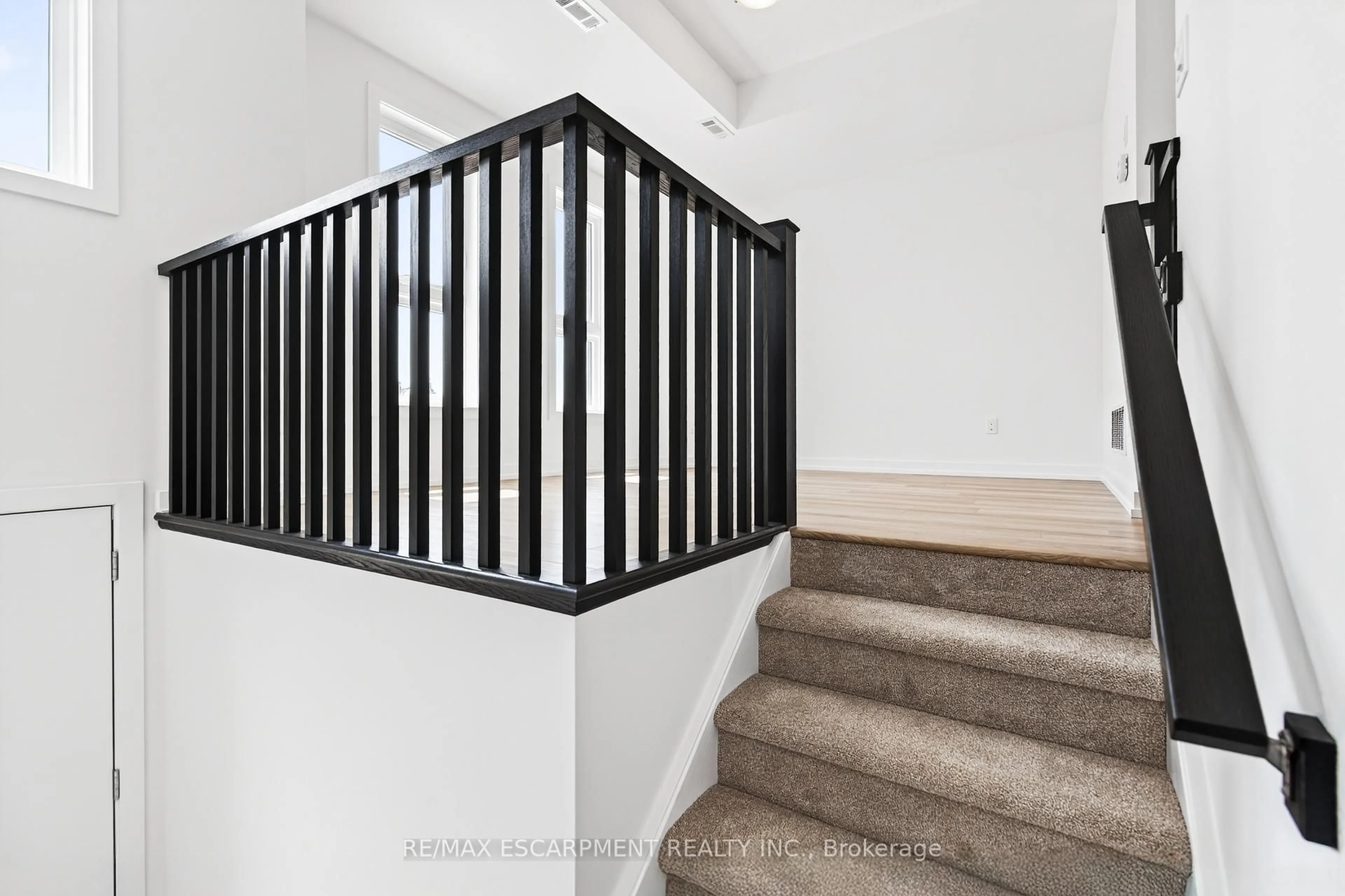 Stairs for 55 Great Falls Blvd, Hamilton Ontario L8B 2A9