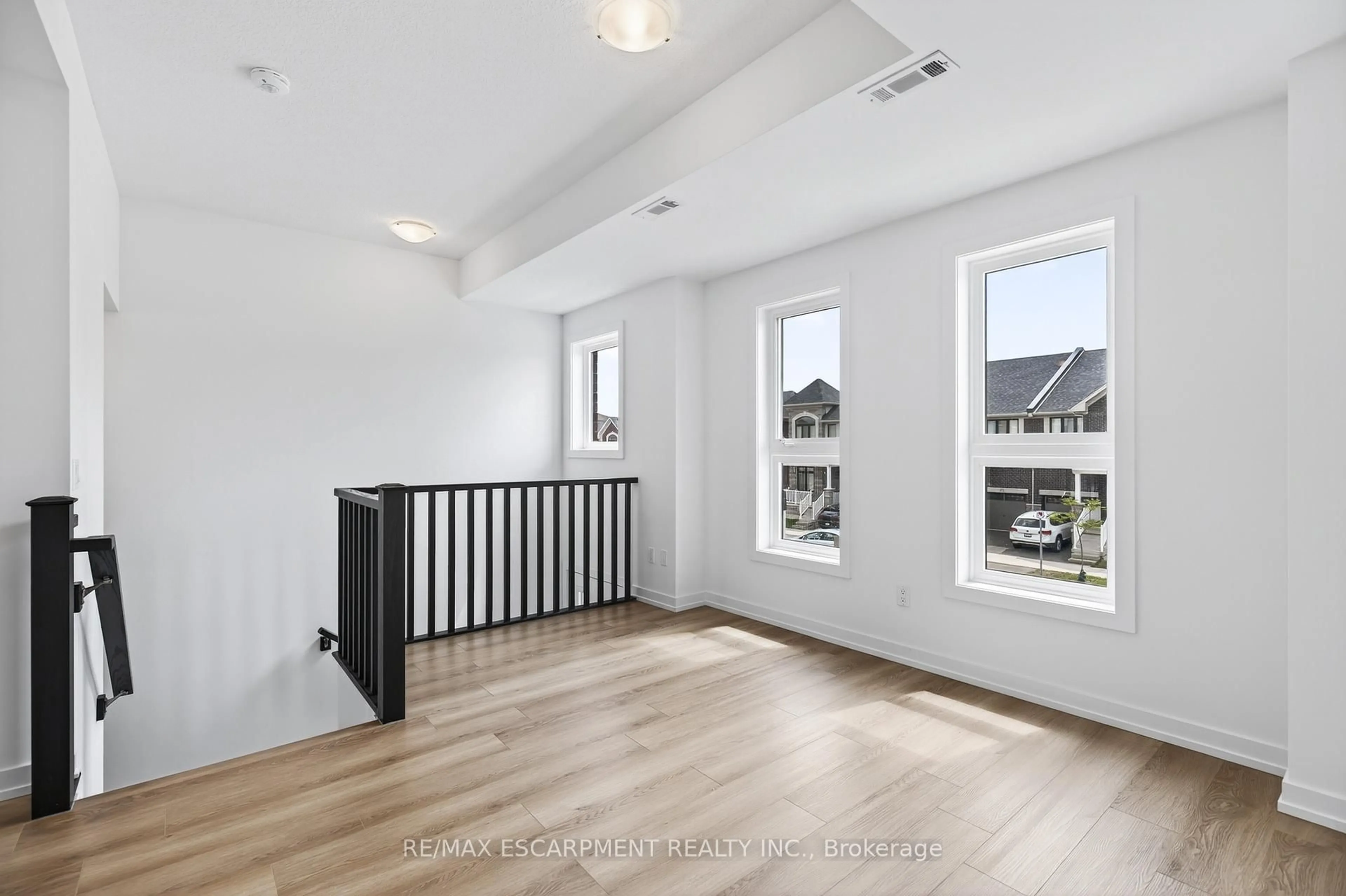 A pic of a room for 55 Great Falls Blvd, Hamilton Ontario L8B 2A9