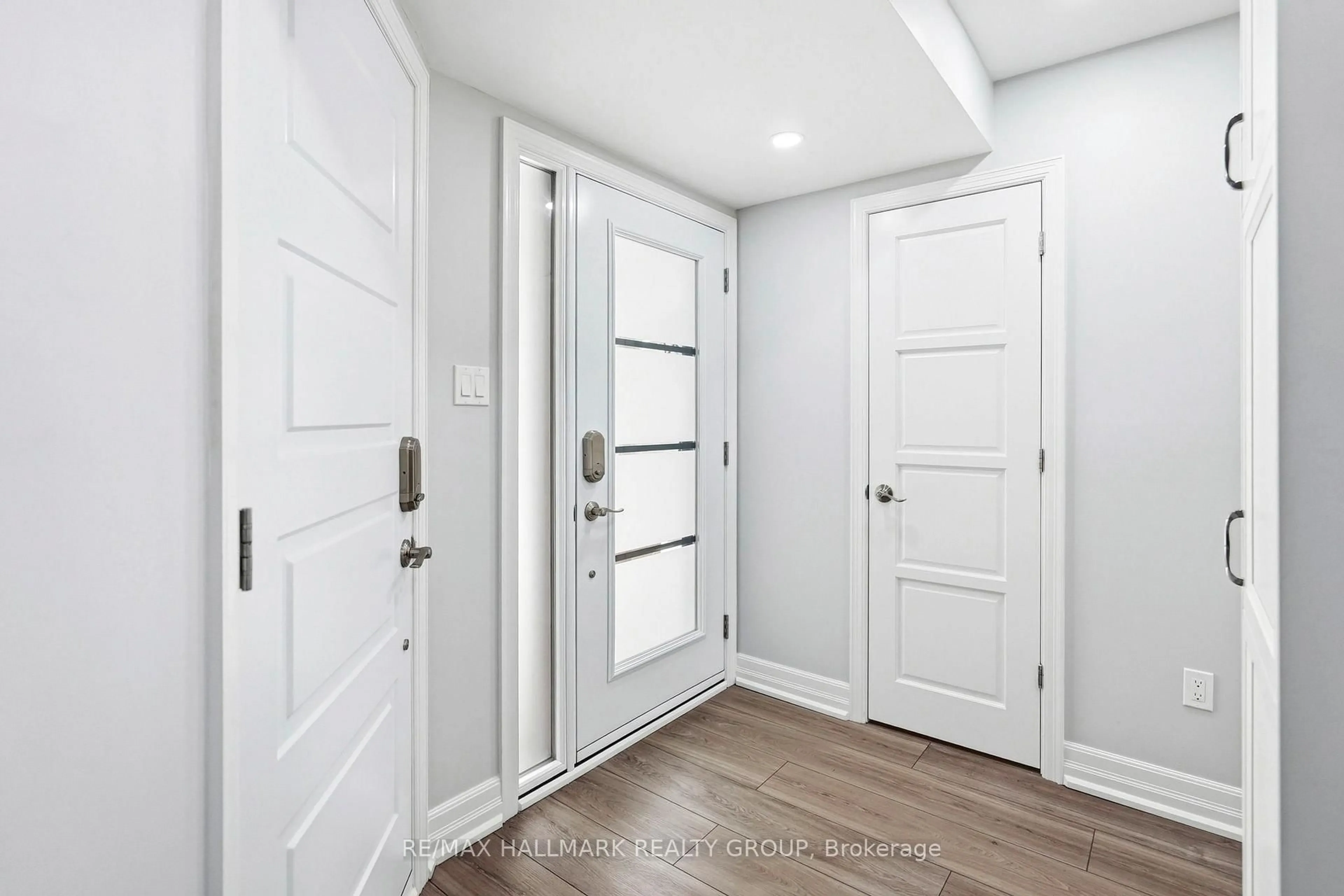 Indoor entryway for 114 Boulder Way, Nepean Ontario K2J 4R5