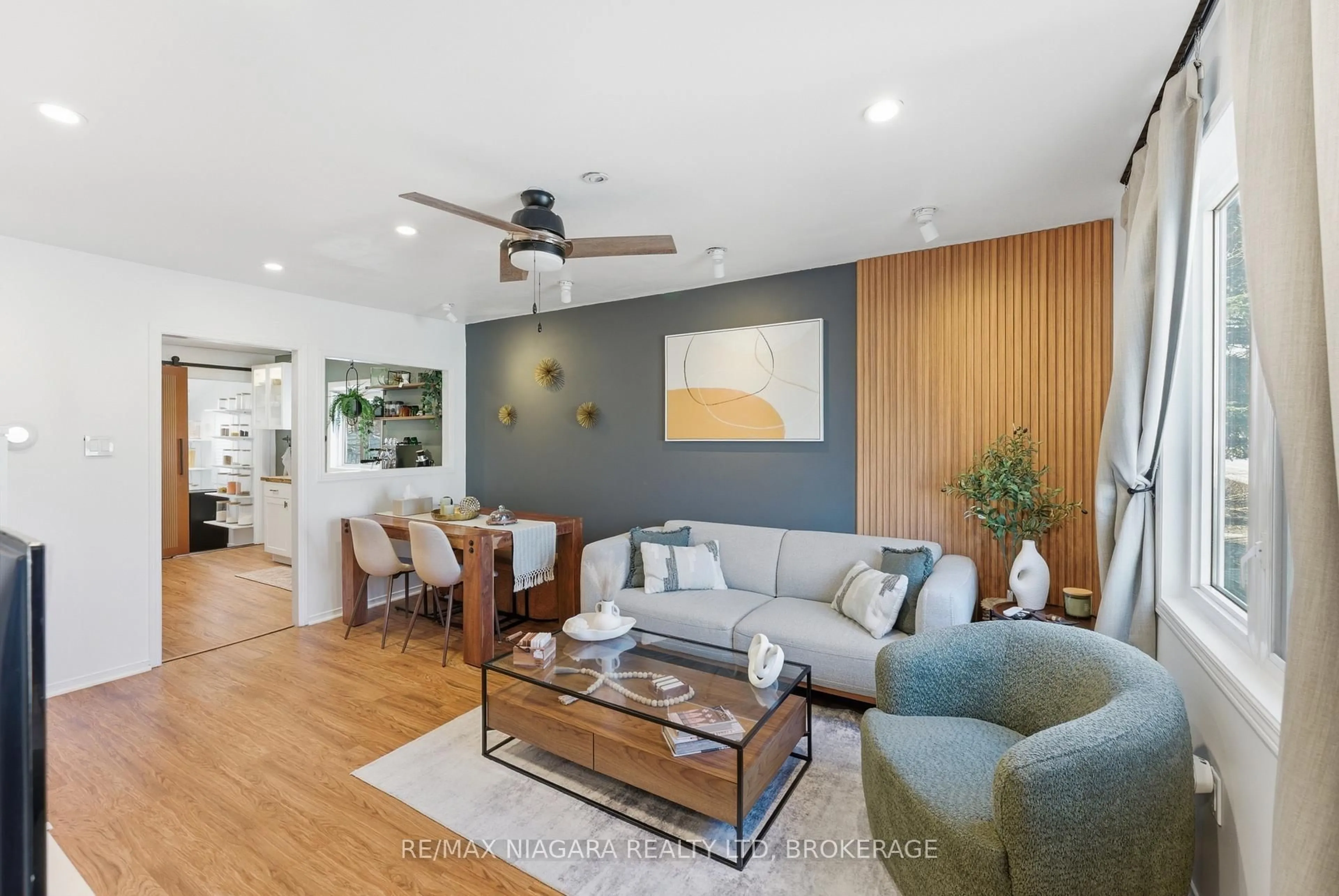 Living room with furniture, wood/laminate floor for 412 Welland Ave, St. Catharines Ontario L2M 5T8