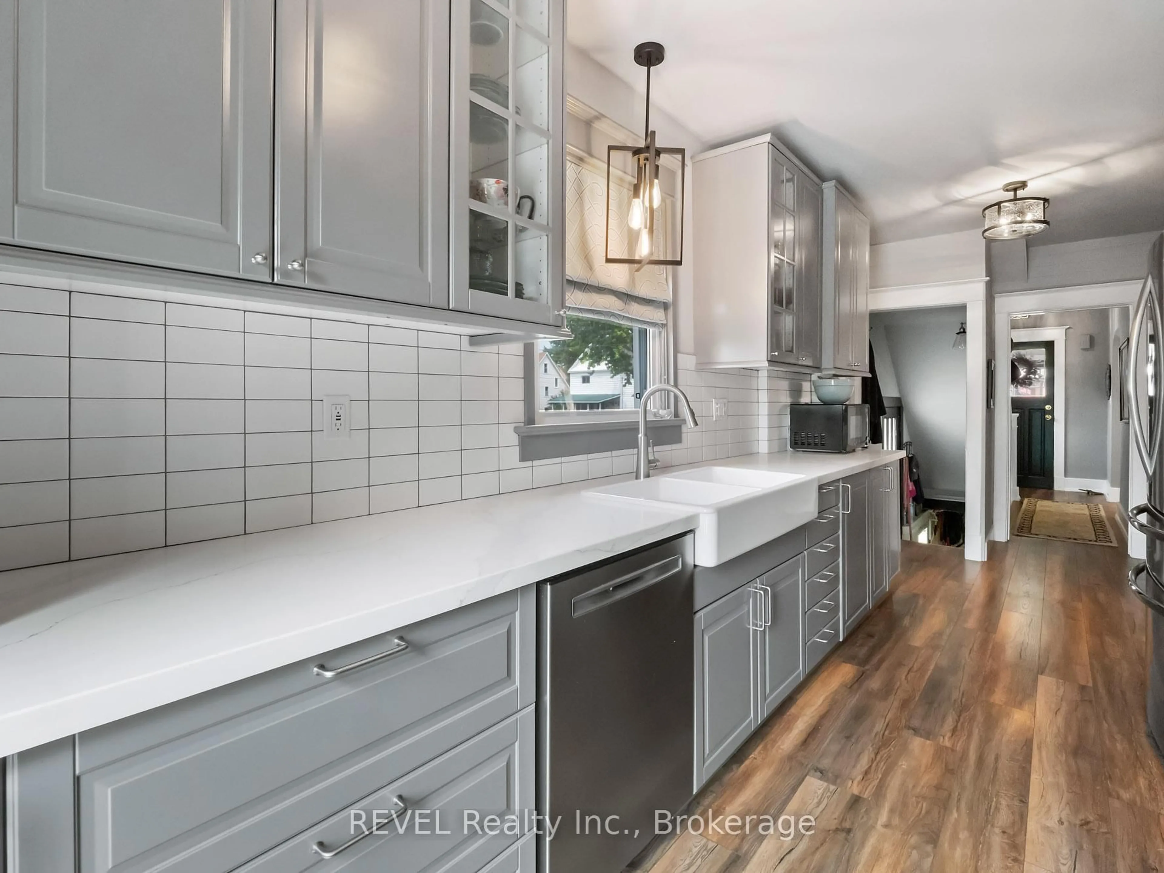 Contemporary kitchen, ceramic/tile floor for 259 Dufferin St, Fort Erie Ontario L2A 2T7