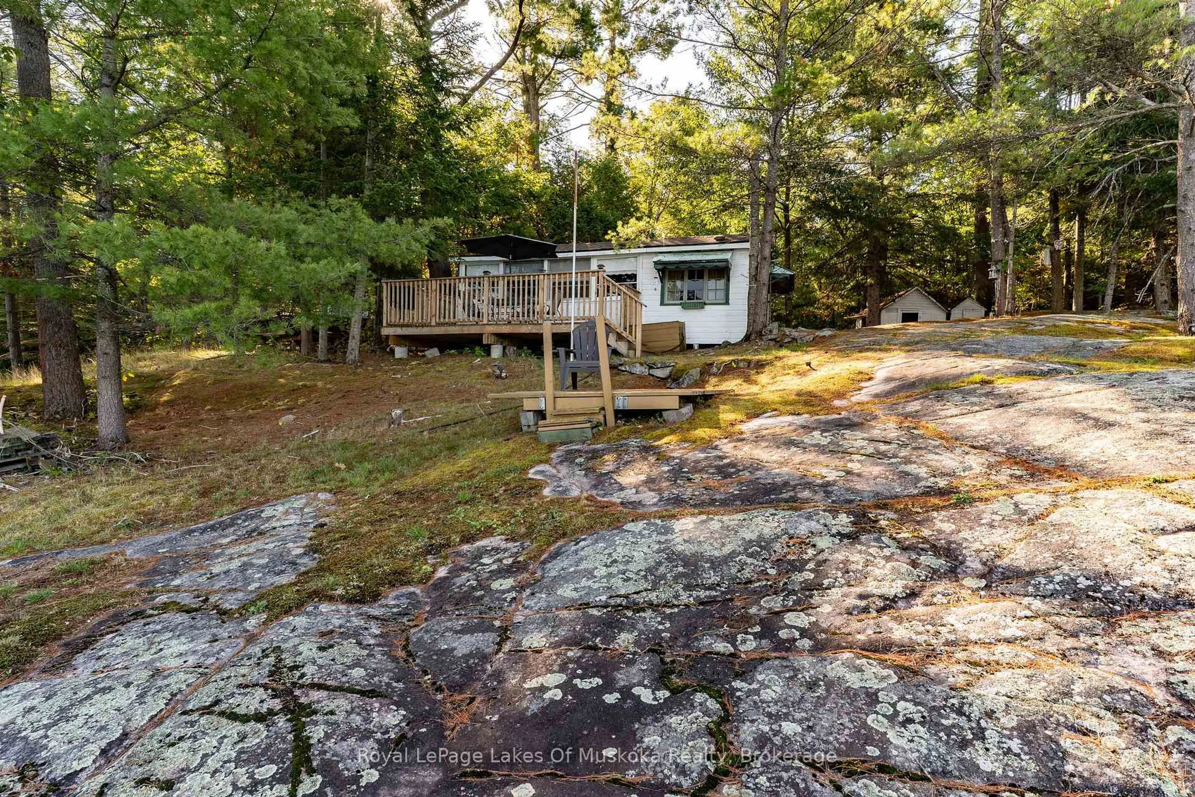 Patio, water/lake/river/ocean view for 1010 Tara Lane, Gravenhurst Ontario P0E 1N0