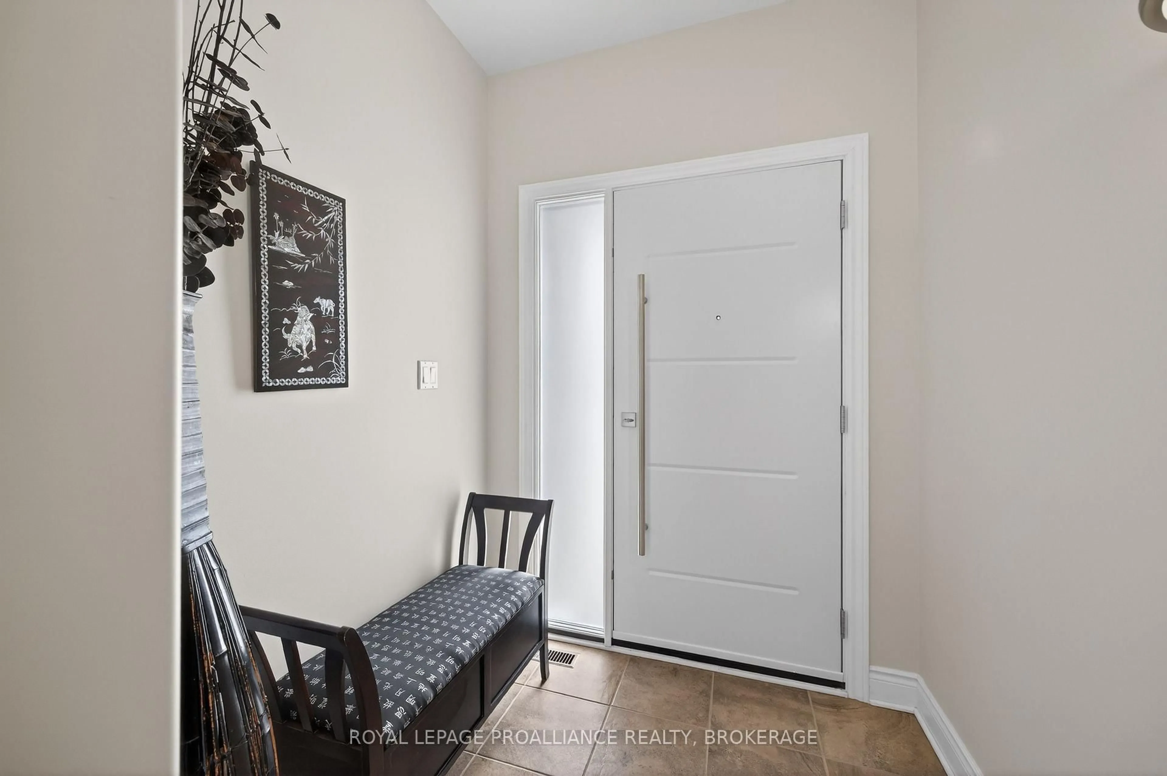 Indoor entryway for 440 Maureen St, Kingston Ontario K7K 7M1