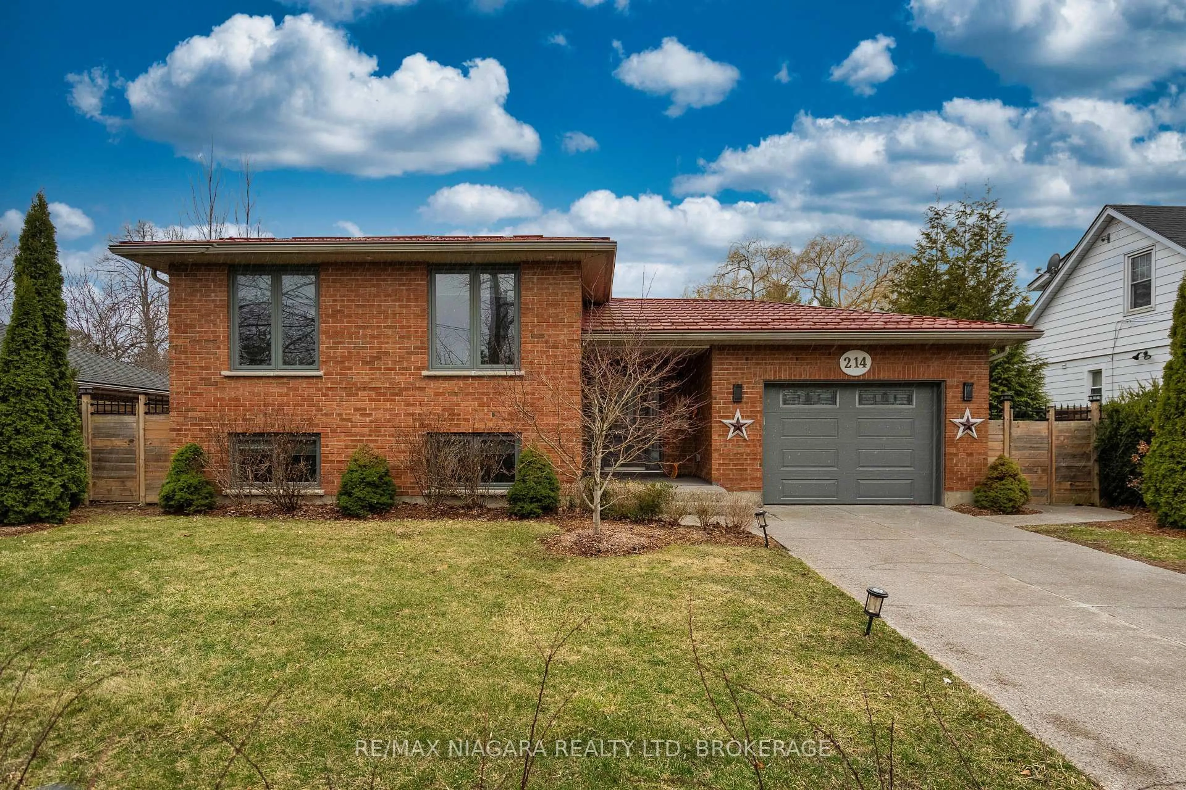 Unknown for 214 Mary St, Niagara-on-the-Lake Ontario L0S 1J0