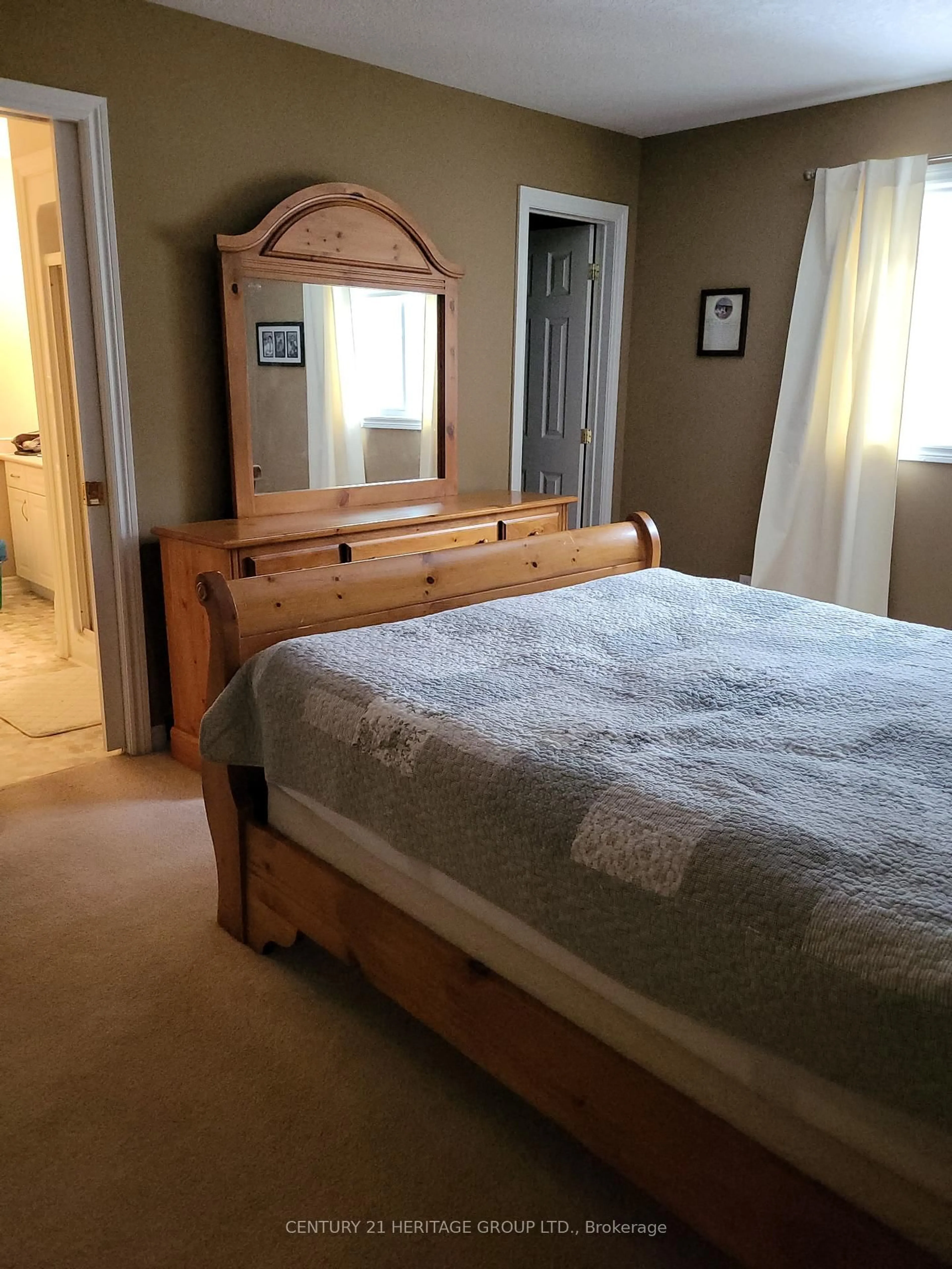 Bedroom with bed, unknown for 71 Finch Dr, Belleville Ontario K8P 5L4