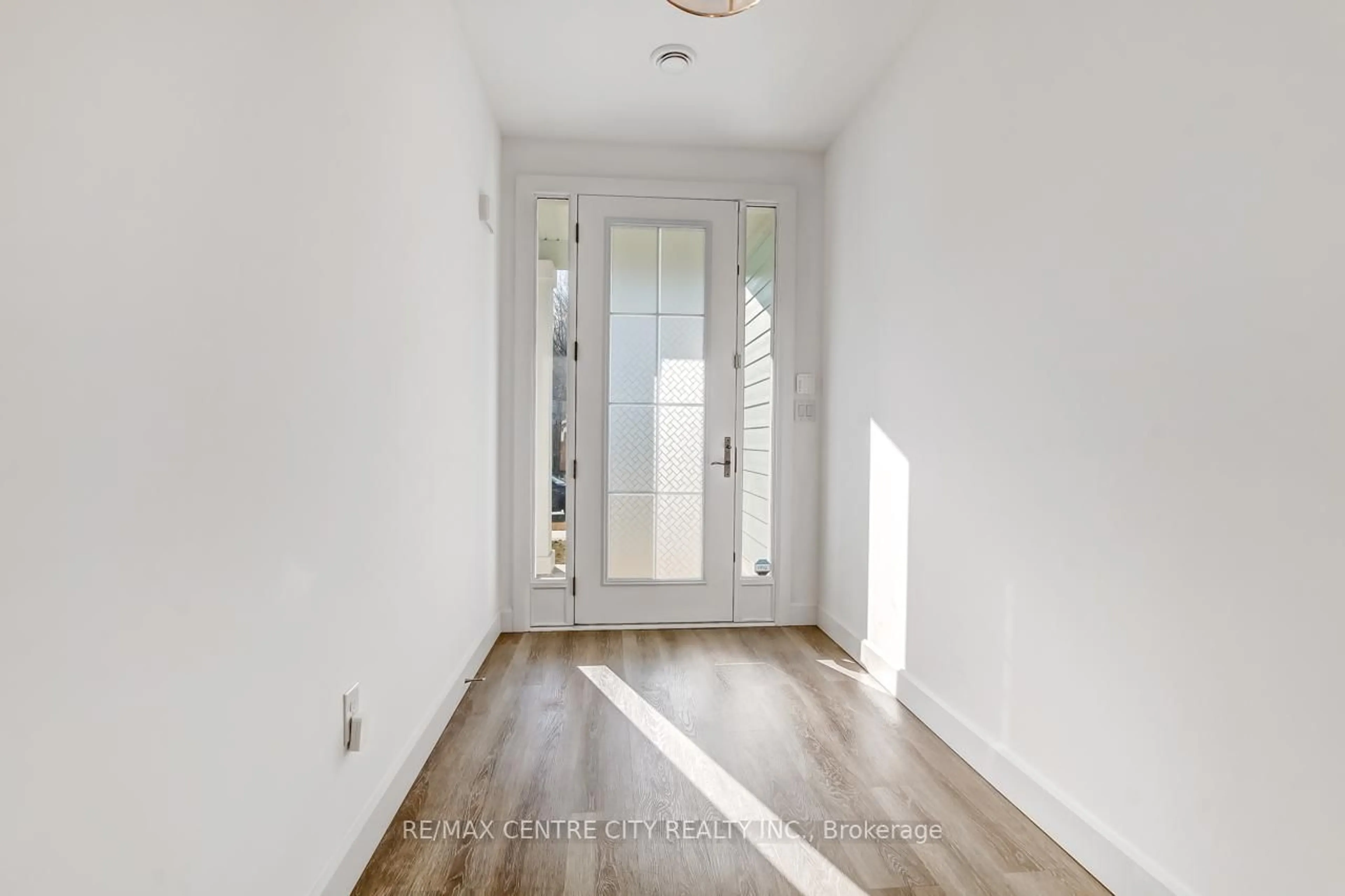 Unknown for 423 George St, Central Elgin Ontario N5L 1G4