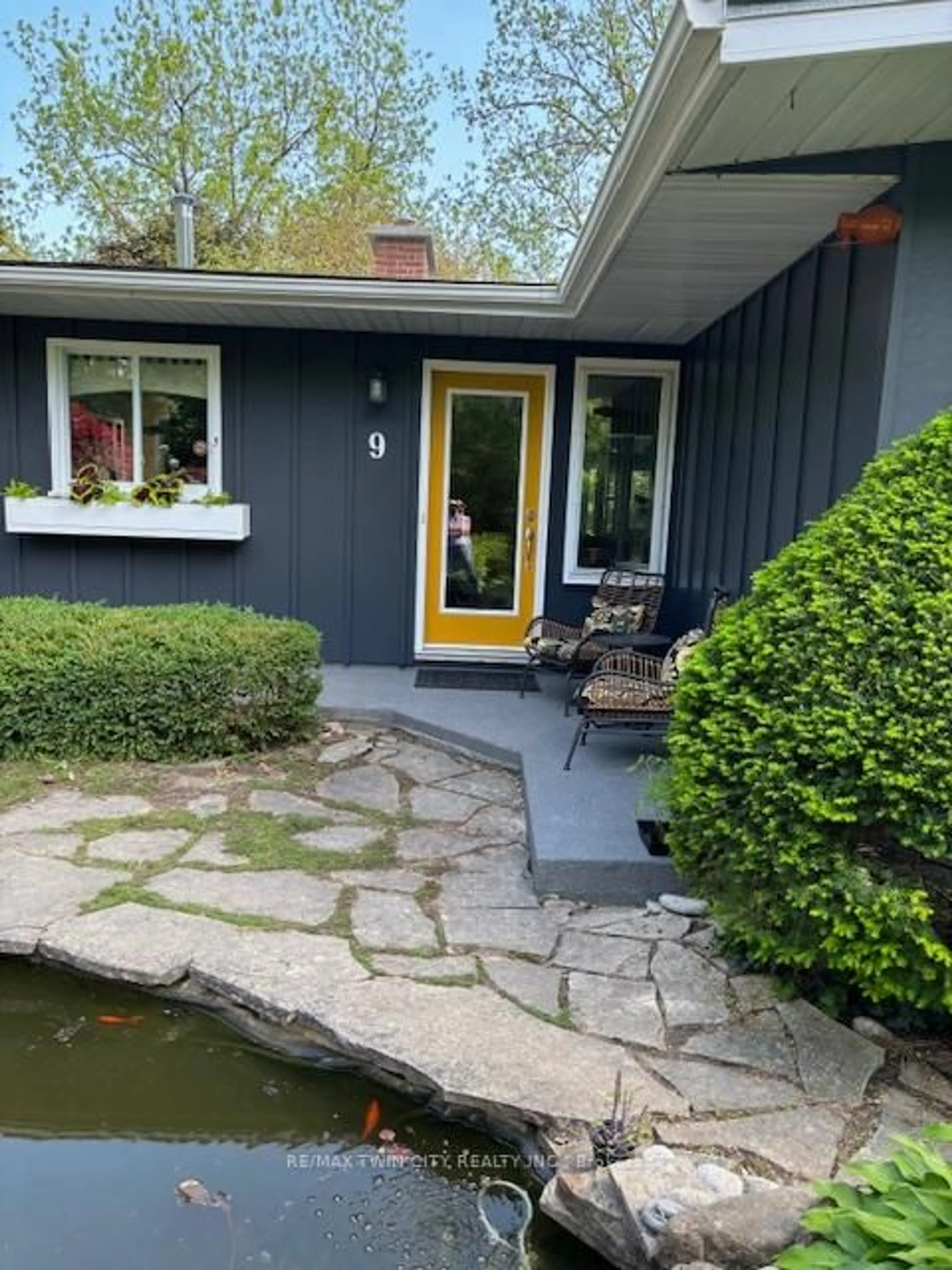 Unknown for 9 Summerhayes Cres, Brantford Ontario N3R 5H9