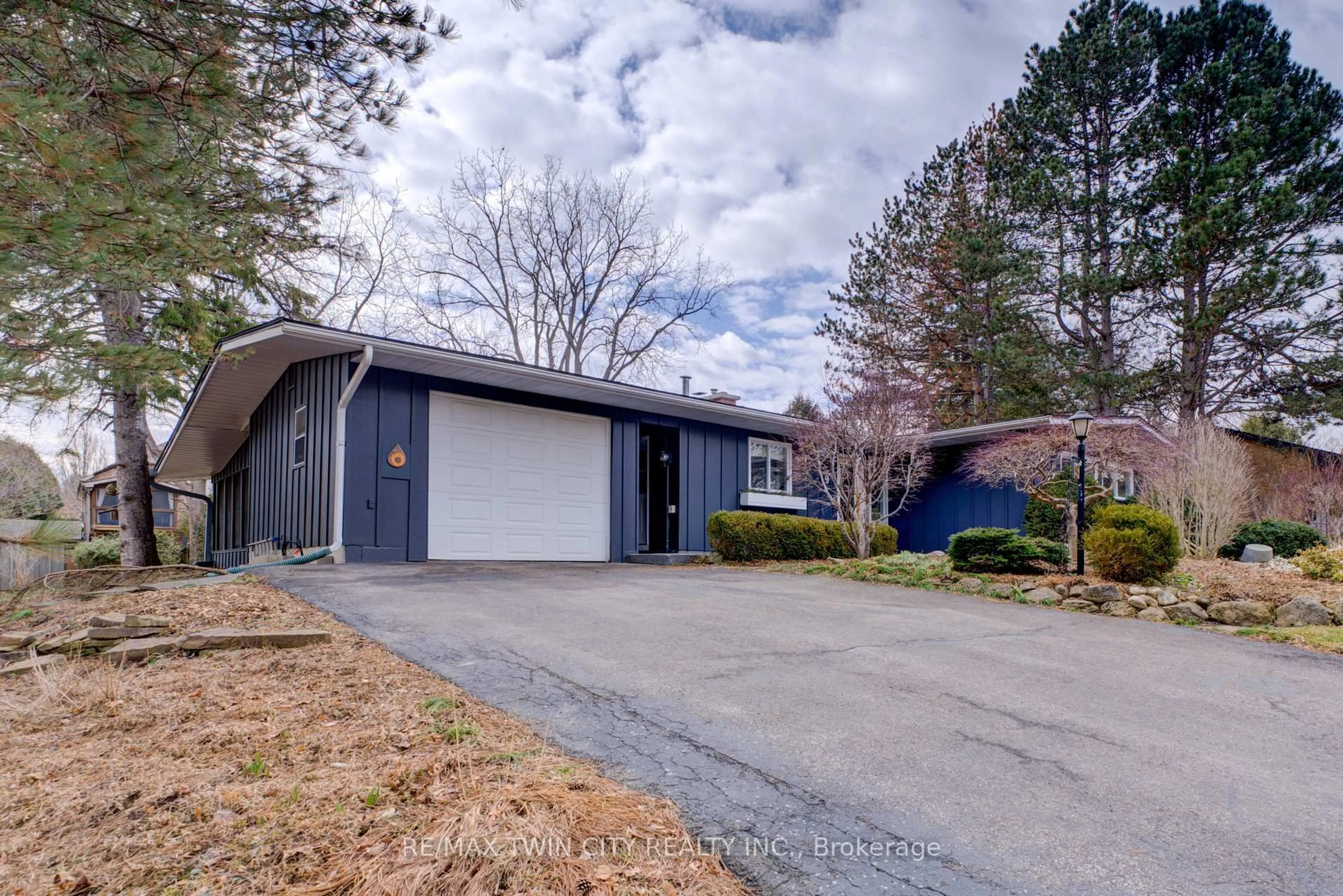 Unknown for 9 Summerhayes Cres, Brantford Ontario N3R 5H9