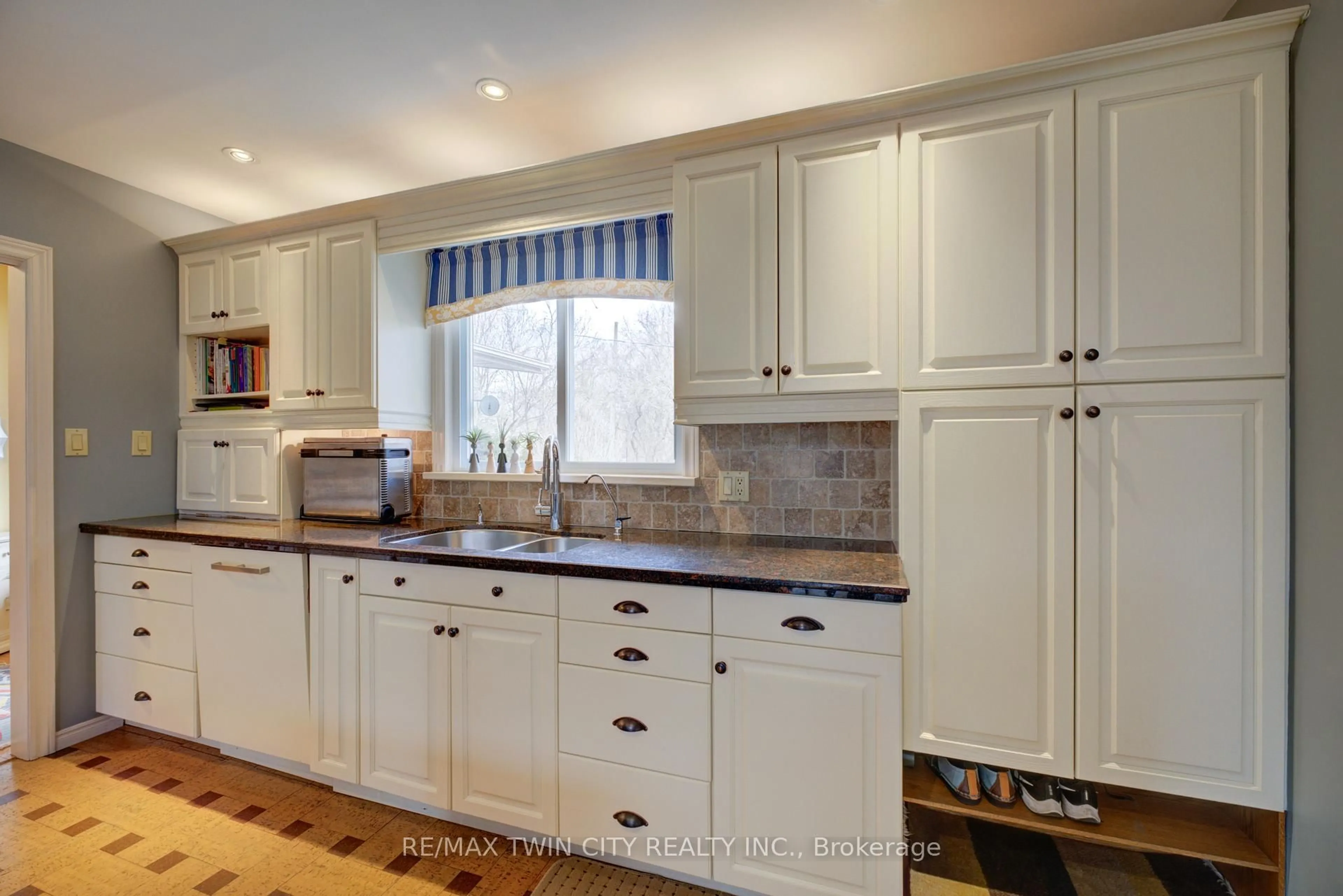 Unknown for 9 Summerhayes Cres, Brantford Ontario N3R 5H9