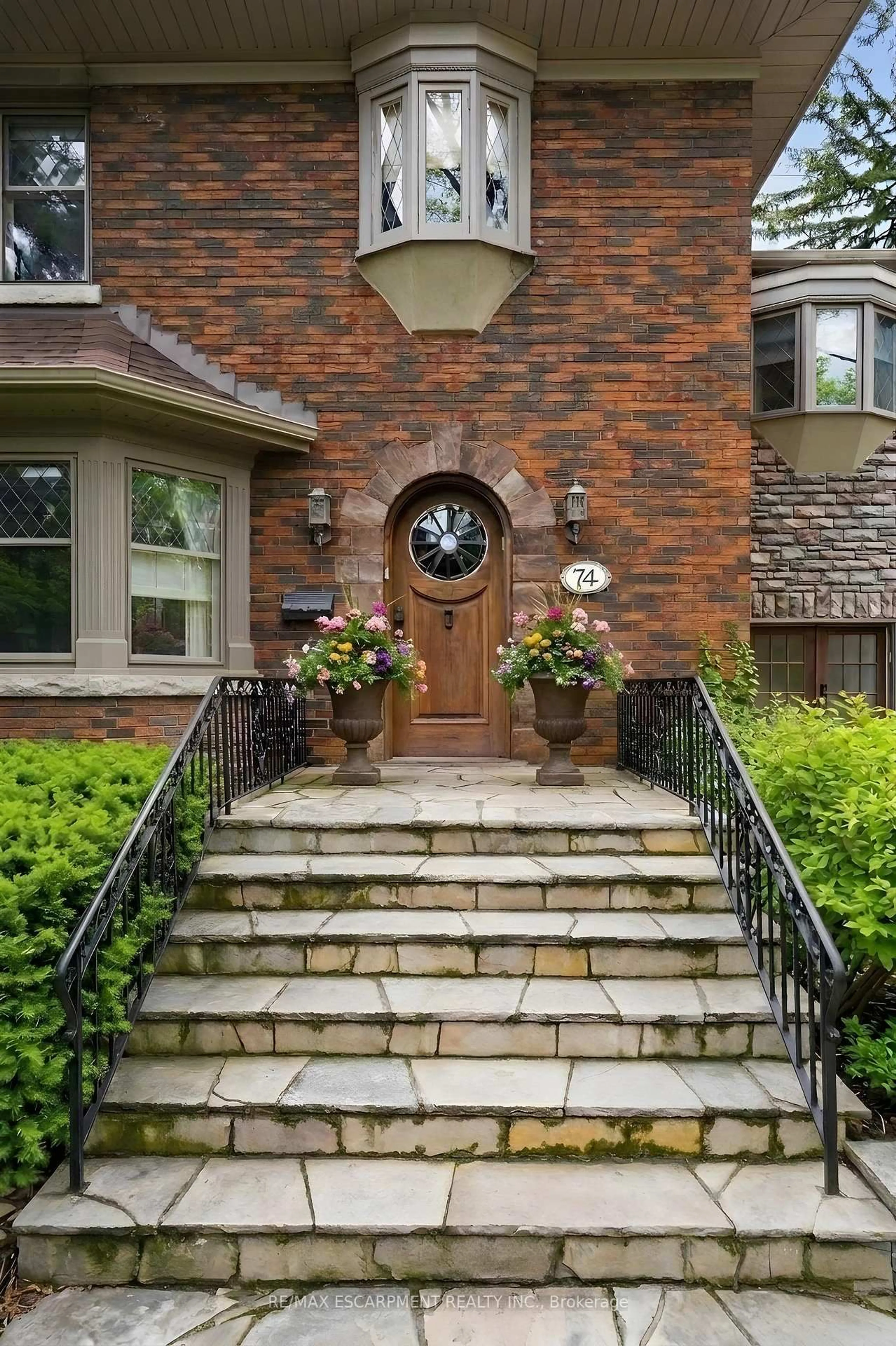 Home with brick exterior material, street for 74 OAK KNOLL Dr, Hamilton Ontario L8S 4C4