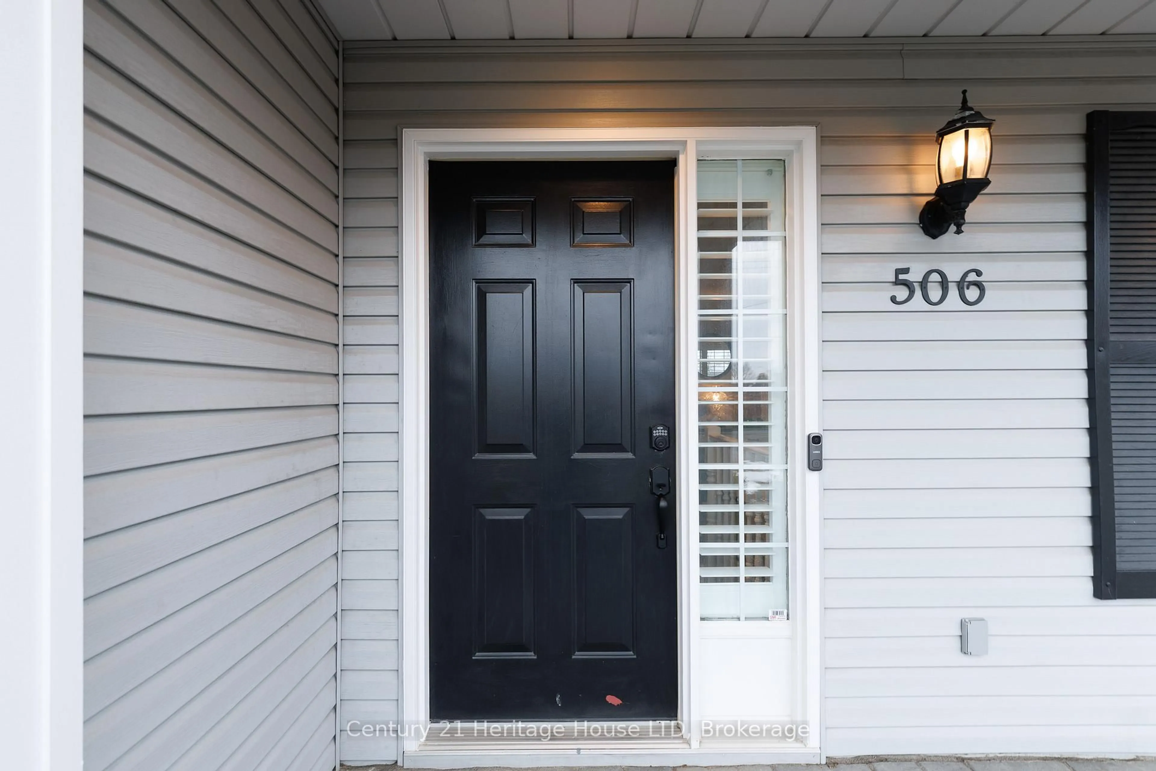 Indoor entryway for 506 Murdock Ave, Fort Erie Ontario L2A 1S4