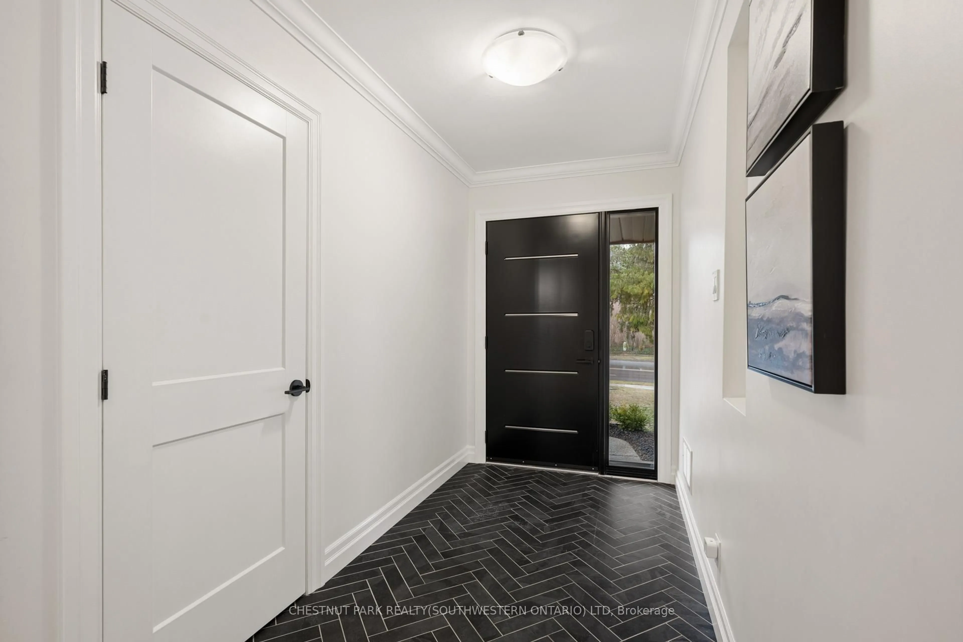 Indoor entryway for 757 Westmount Rd, Kitchener Ontario N2M 1S3