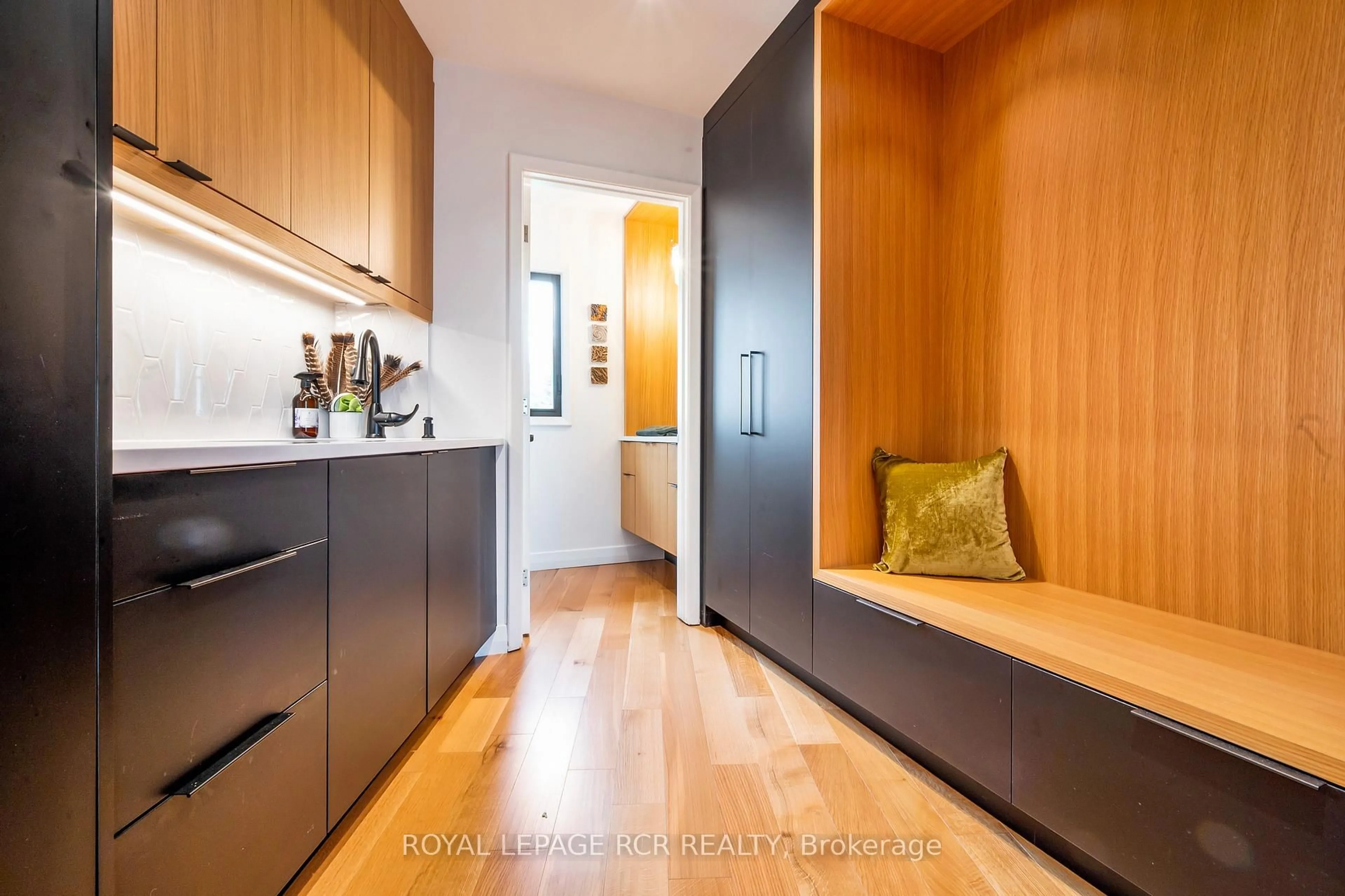 Indoor entryway for 6398 Second Line, Centre Wellington Ontario N1M 2W4