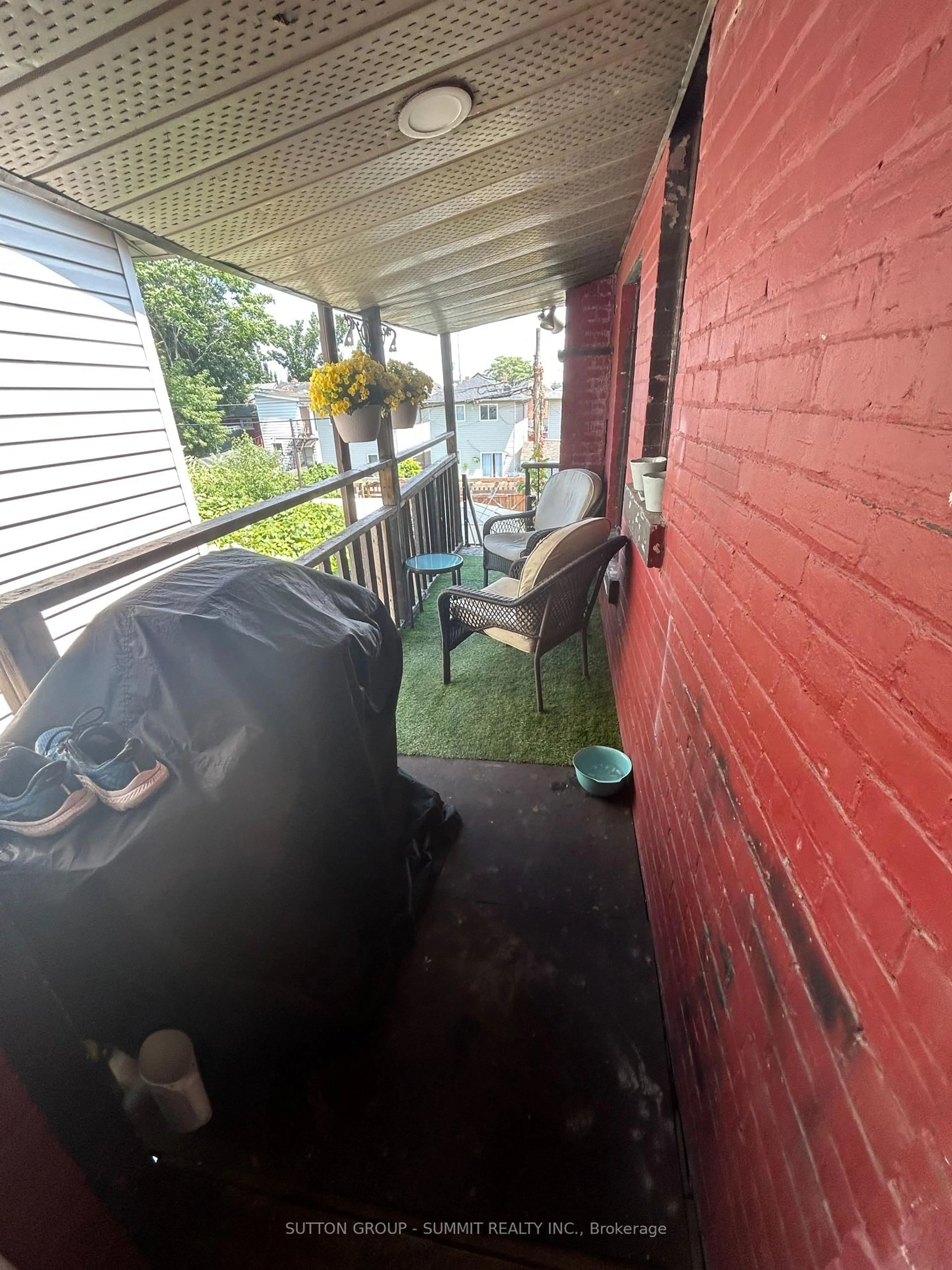 Patio, street for 8 St Matthews Ave, Hamilton Ontario L8L 5P3