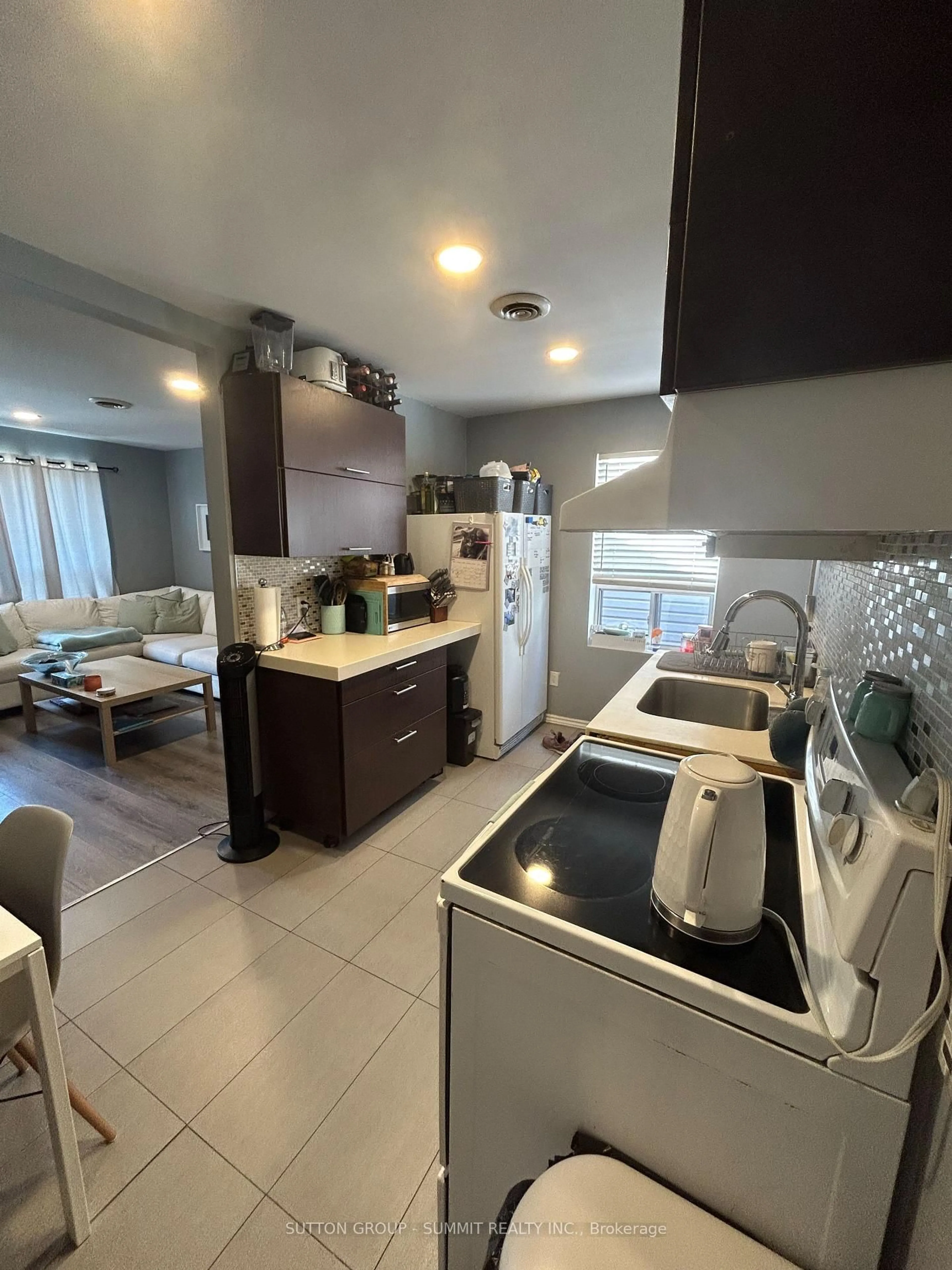 Open concept kitchen, ceramic/tile floor for 8 St Matthews Ave, Hamilton Ontario L8L 5P3