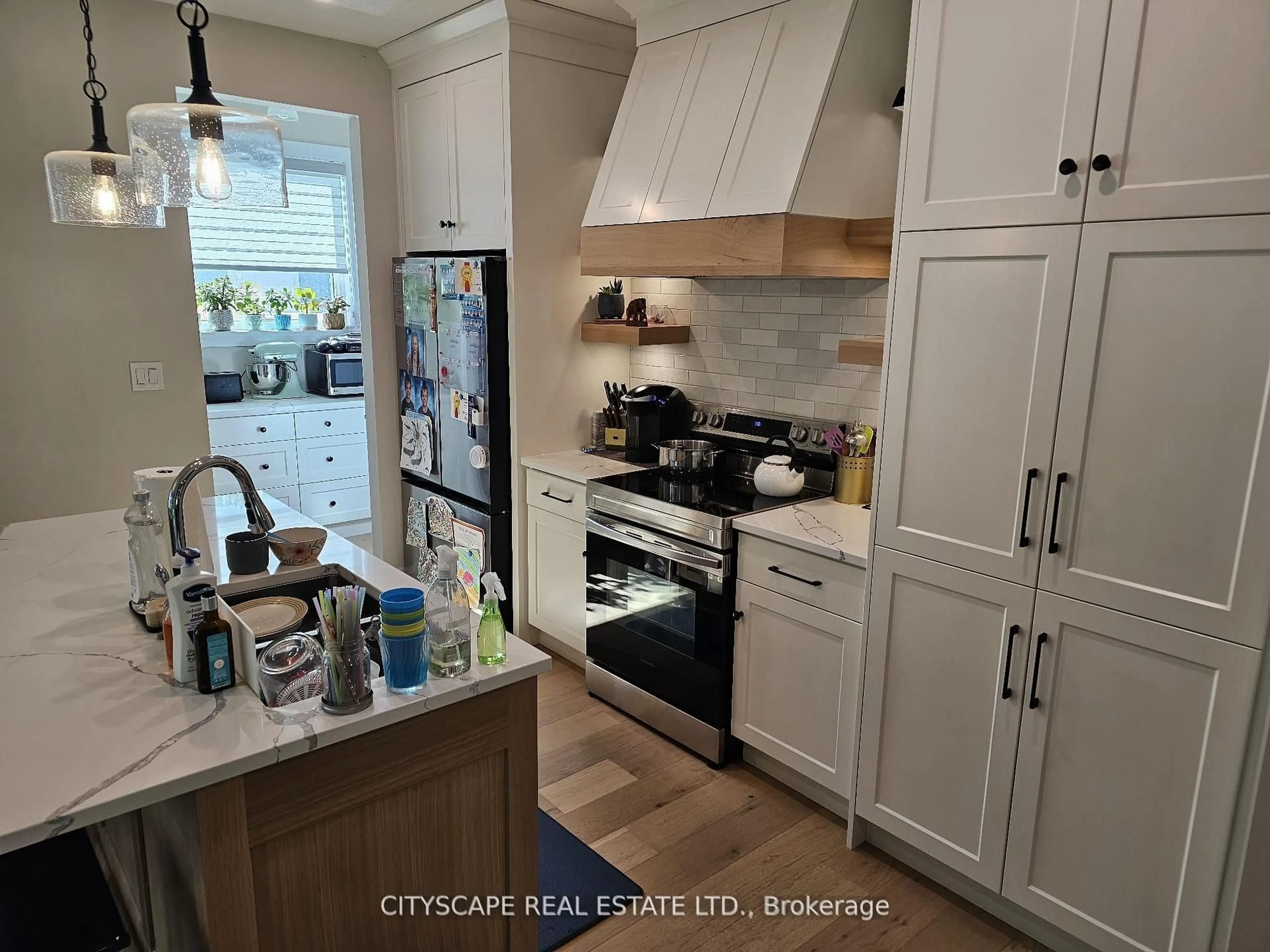 Open concept kitchen, ceramic/tile floor for 274 Bell St, Ingersoll Ontario M5C 2P3