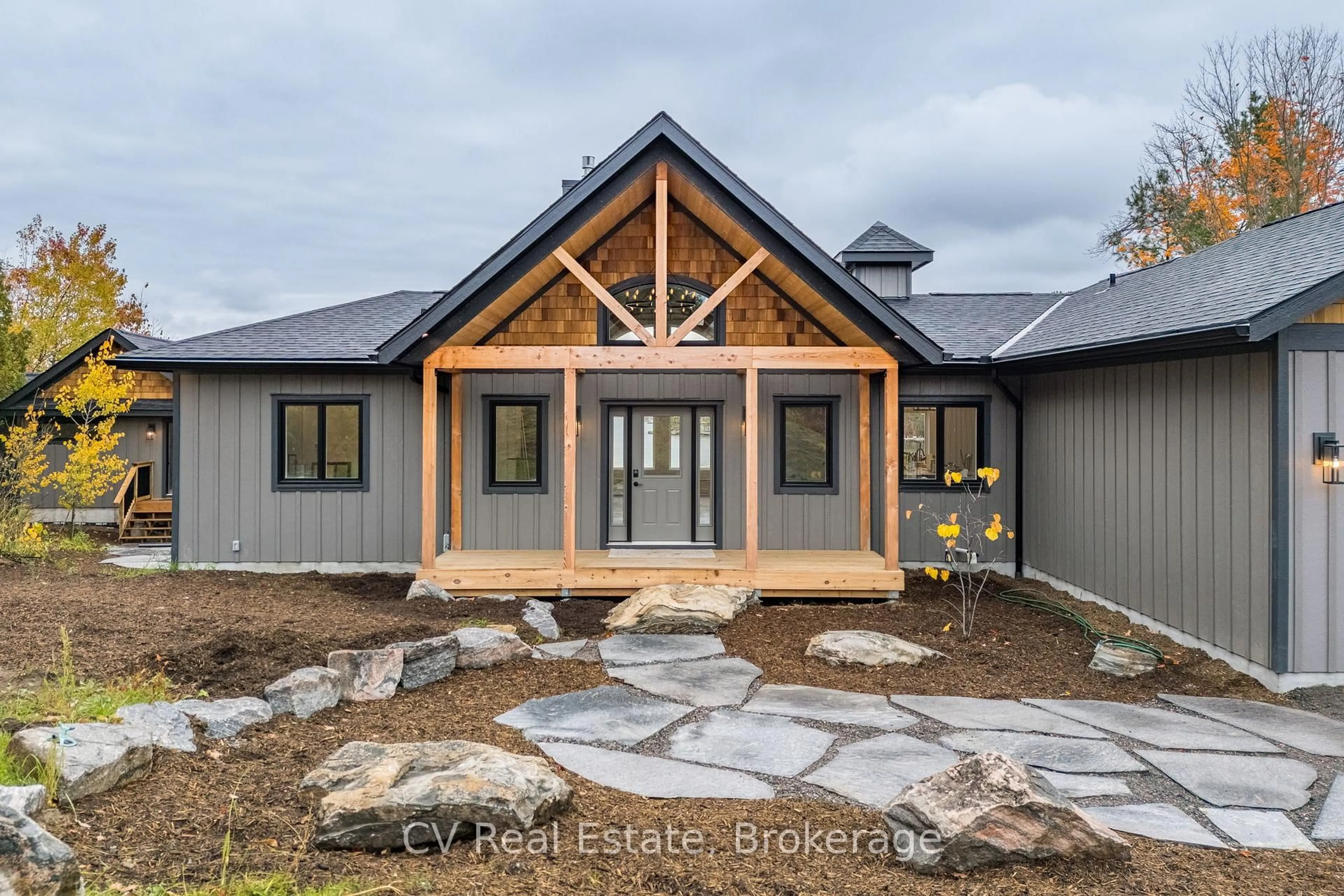 Indoor entryway for 1111 Lakeshore Dr, Gravenhurst Ontario P1P 1R2