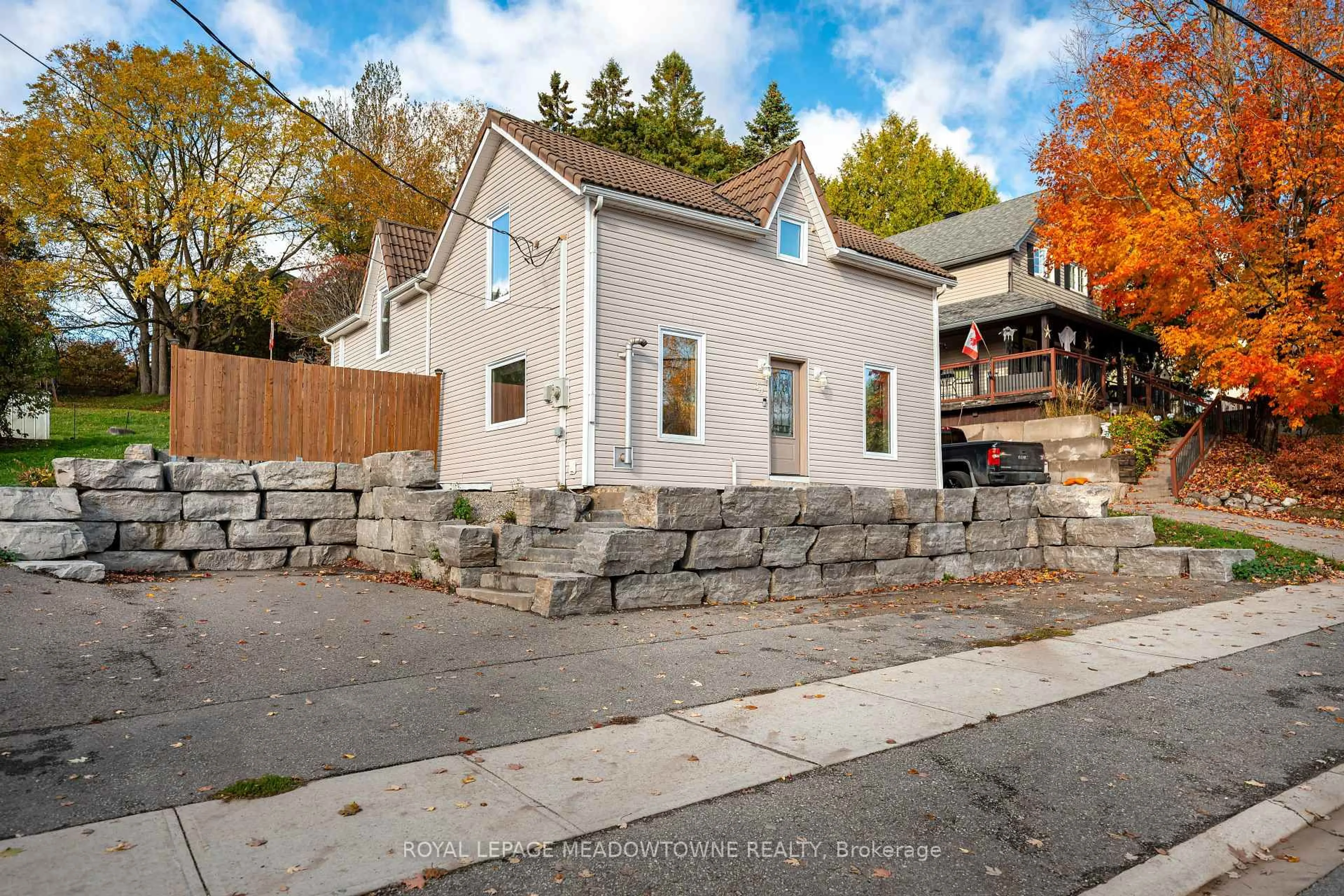 A pic from outside/outdoor area/front of a property/back of a property/a pic from drone, street for 34 Crozier St, East Luther Grand Valley Ontario L0N 1G0